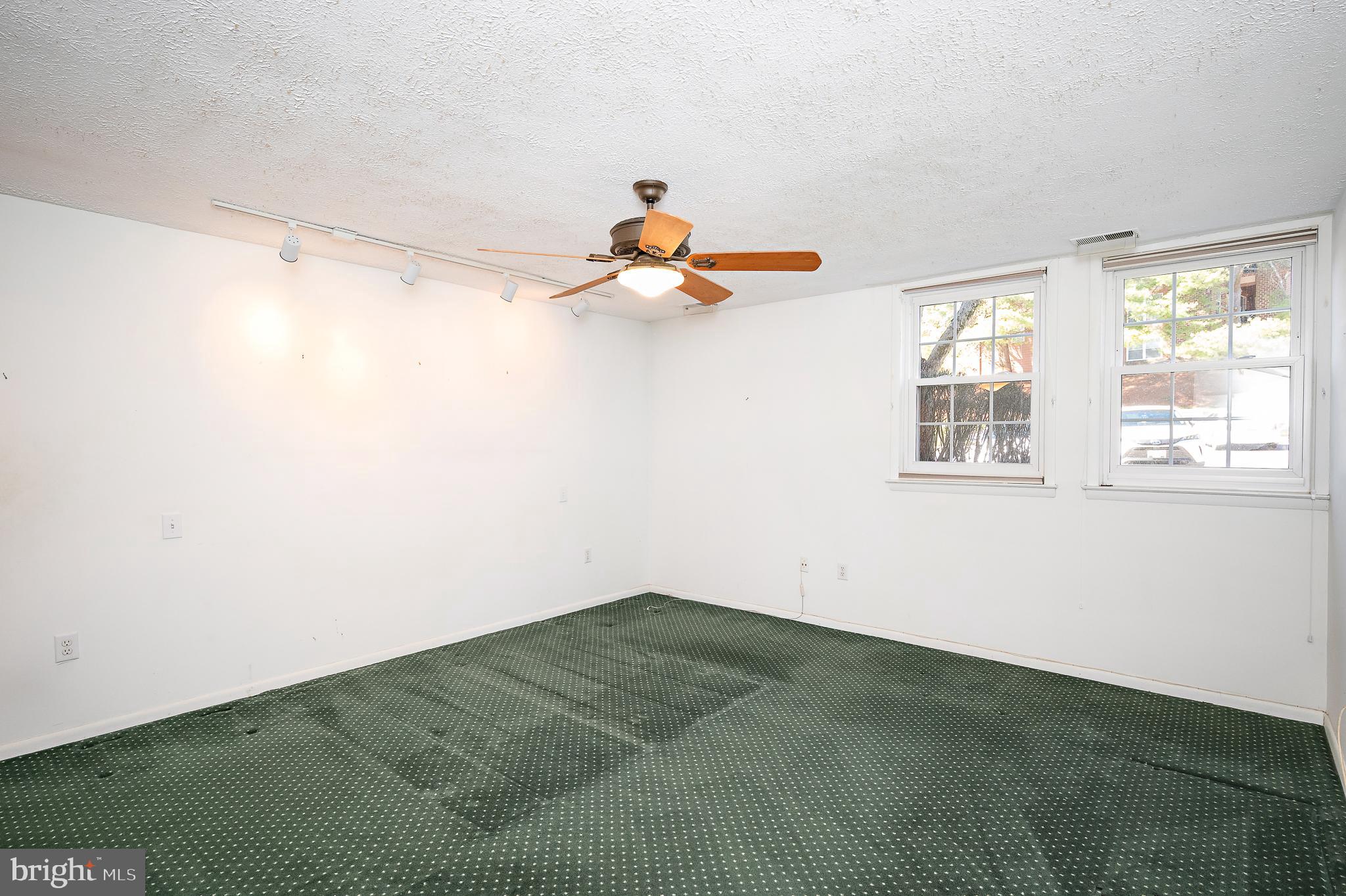 THE FALLS - Residential