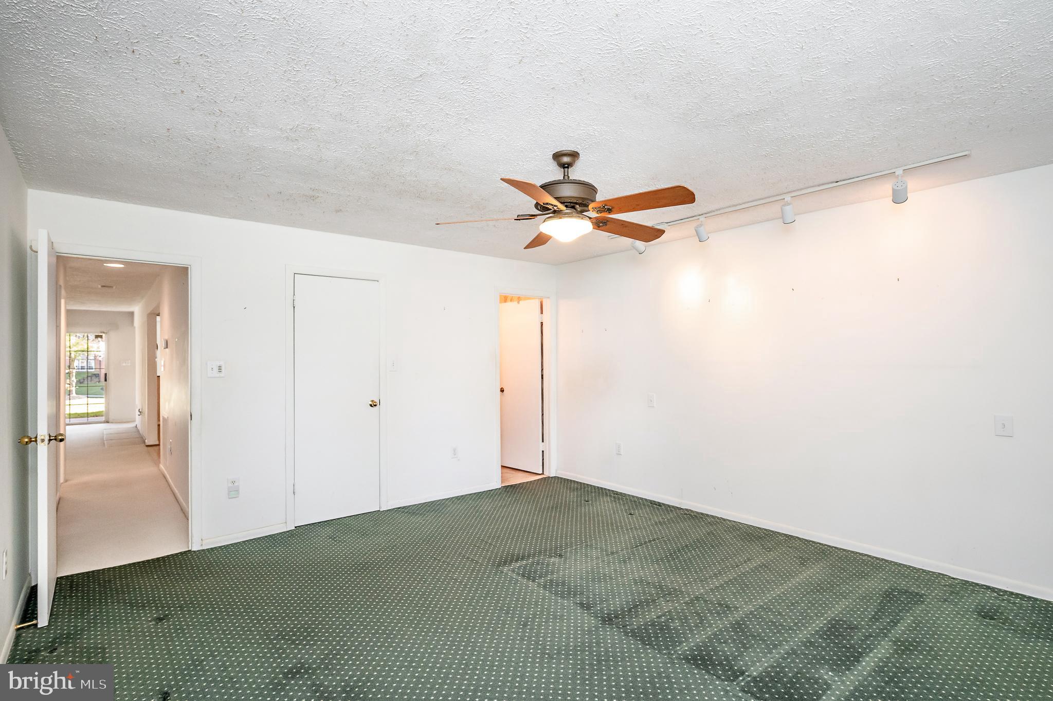 THE FALLS - Residential