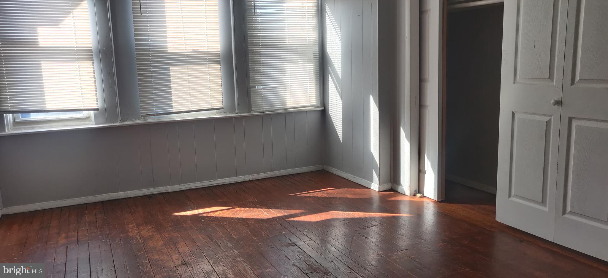 ELMWOOD PARK - Residential