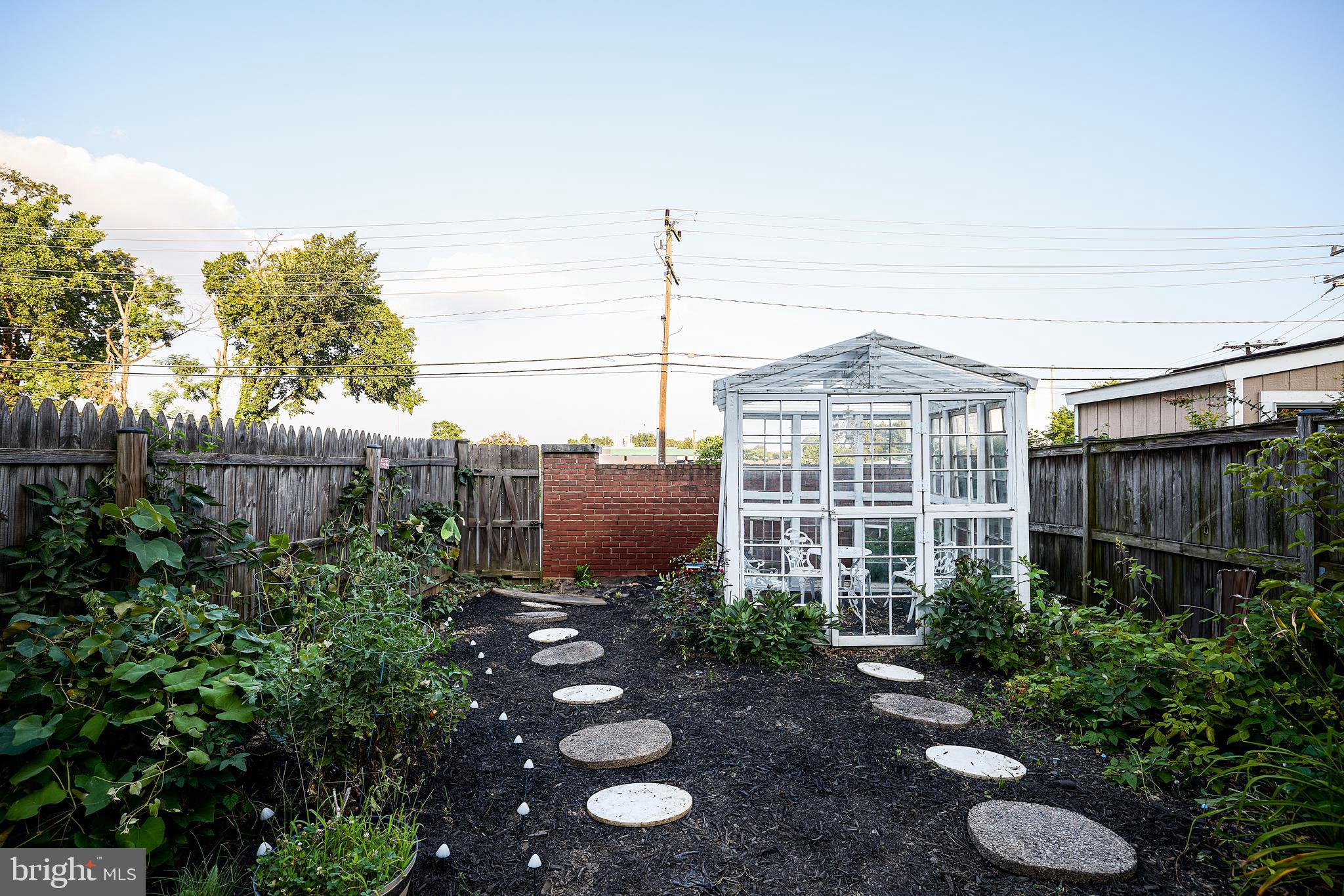 FALLS PLACE TOWNHOUSES - Residential Lease