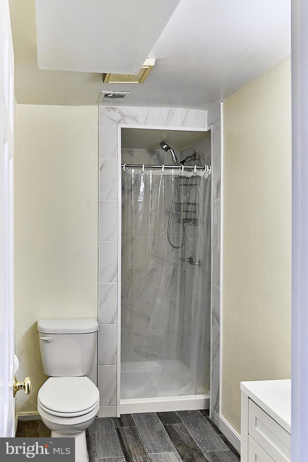 FALLS PLACE TOWNHOUSES - Residential Lease