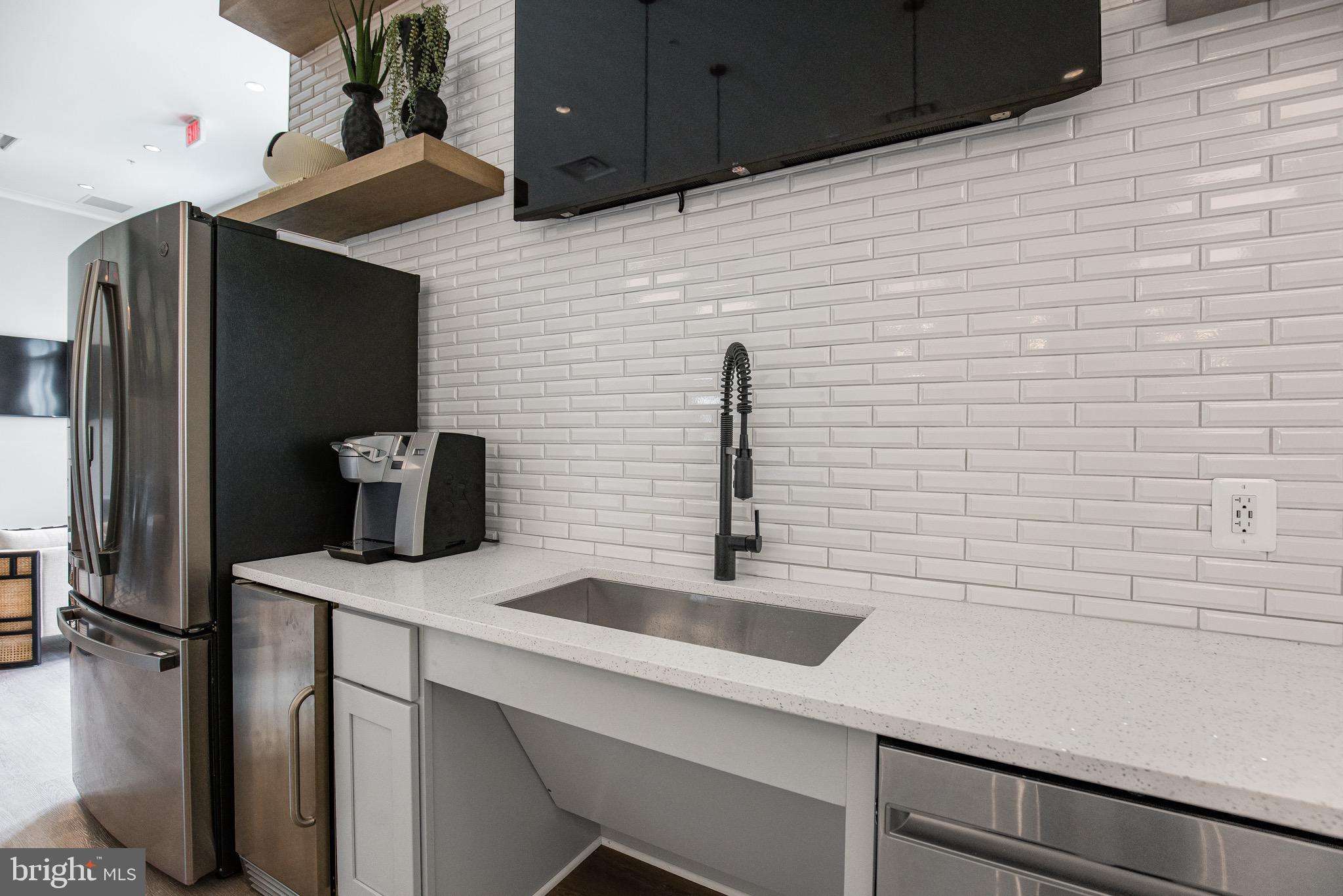 CHARLES - Residential