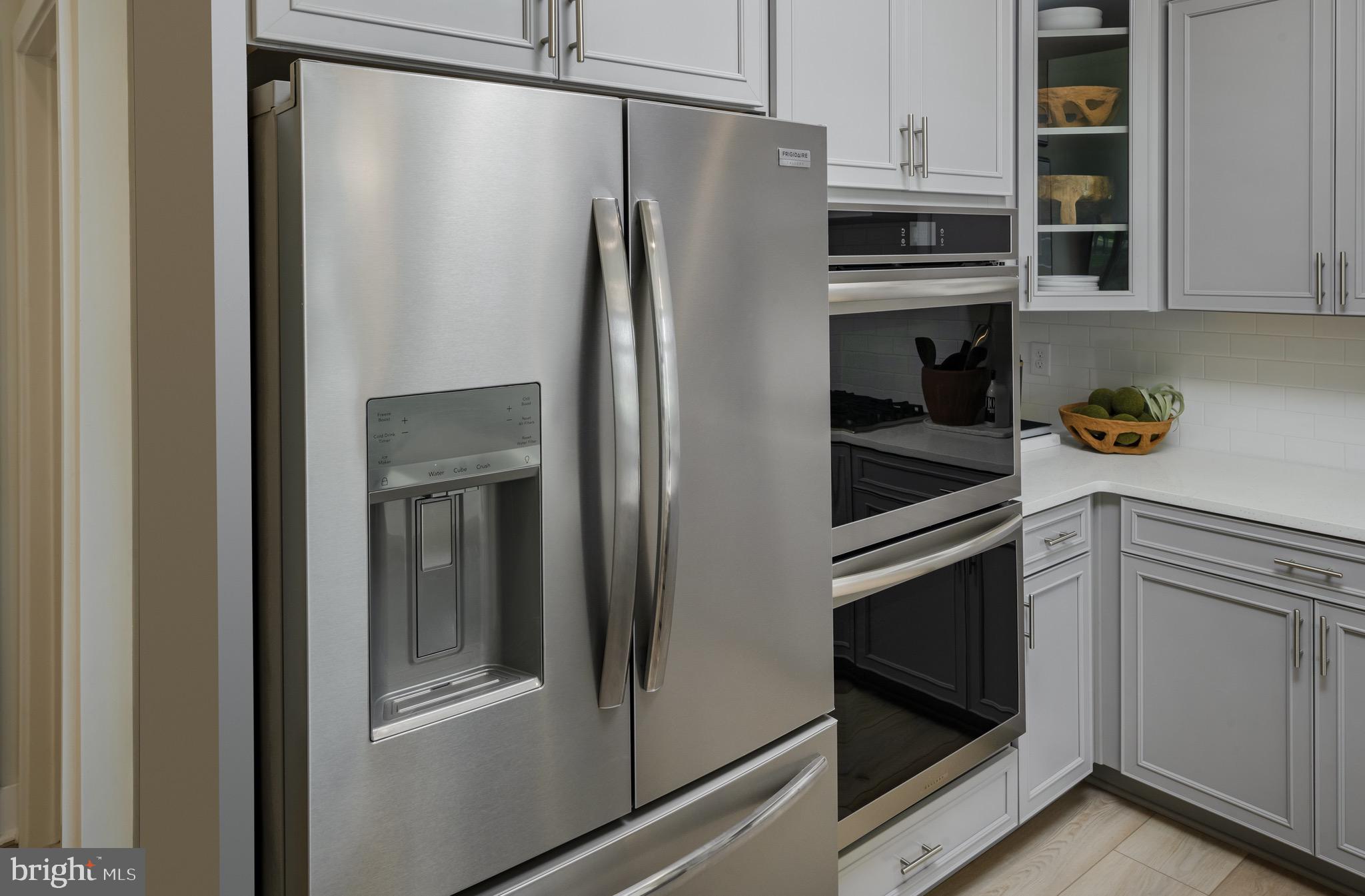 CHARLES - Residential