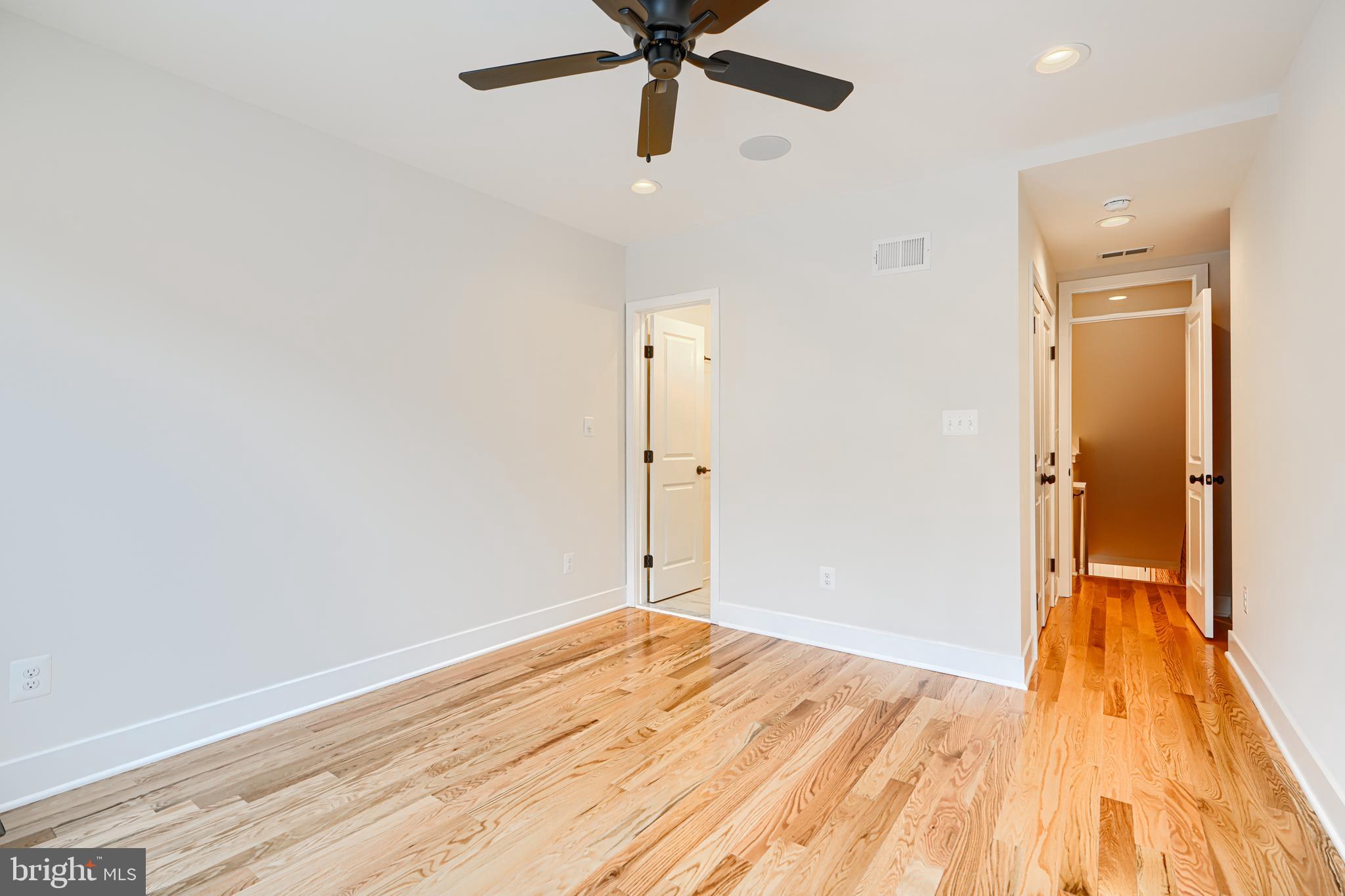 LOCUST POINT - Residential