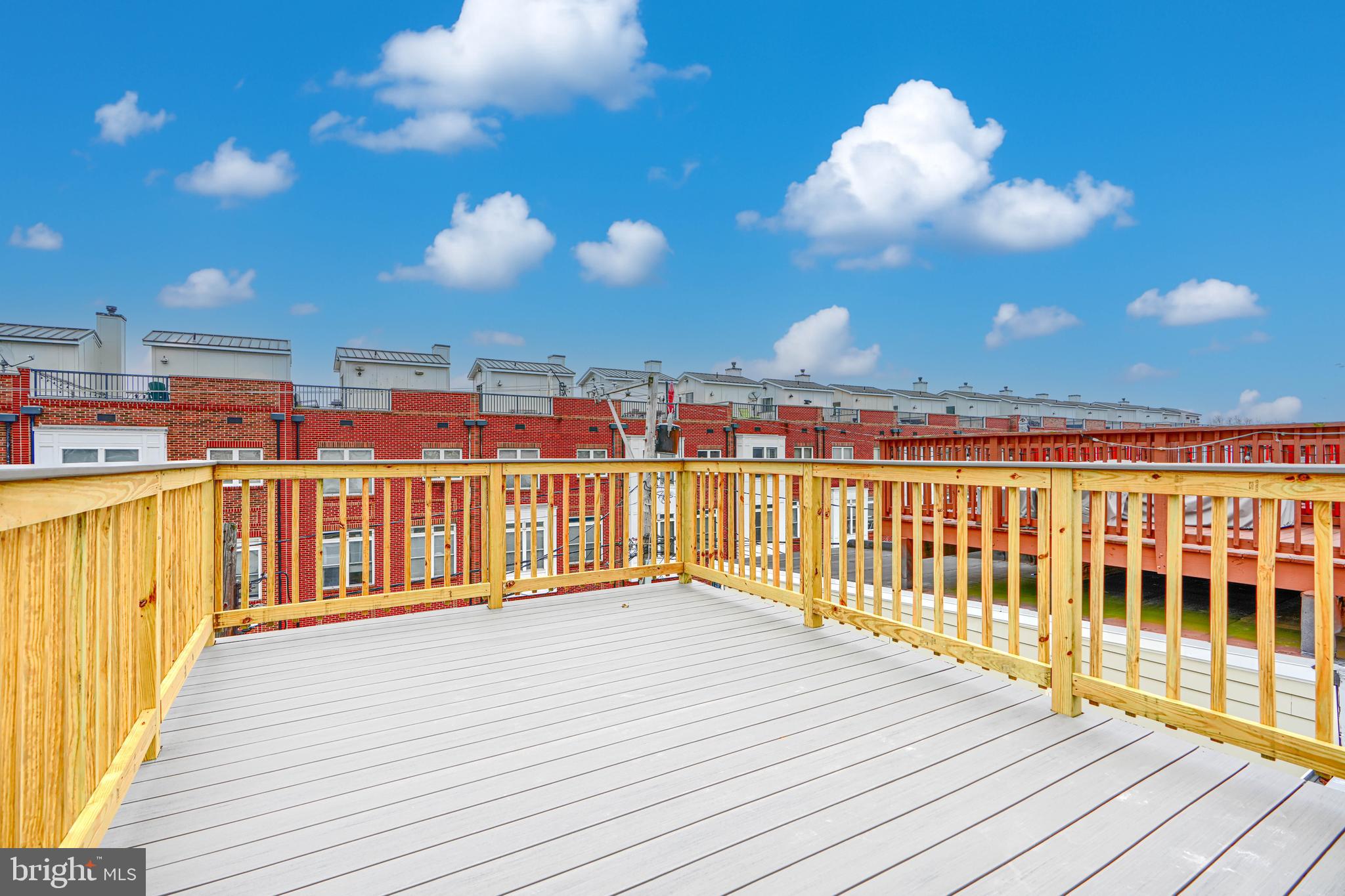 LOCUST POINT - Residential