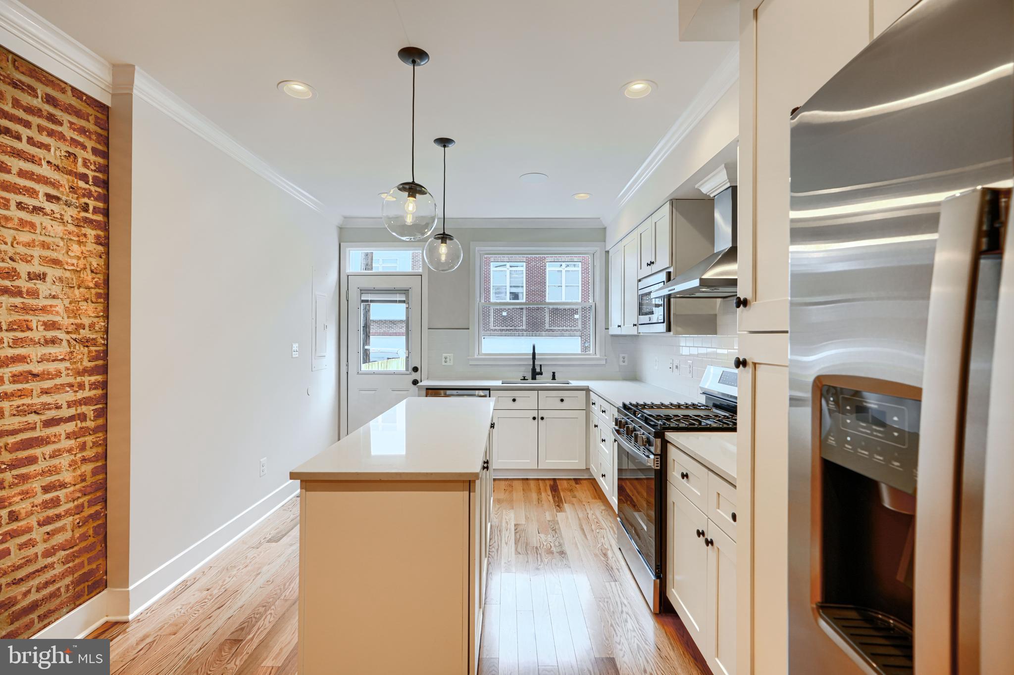 LOCUST POINT - Residential