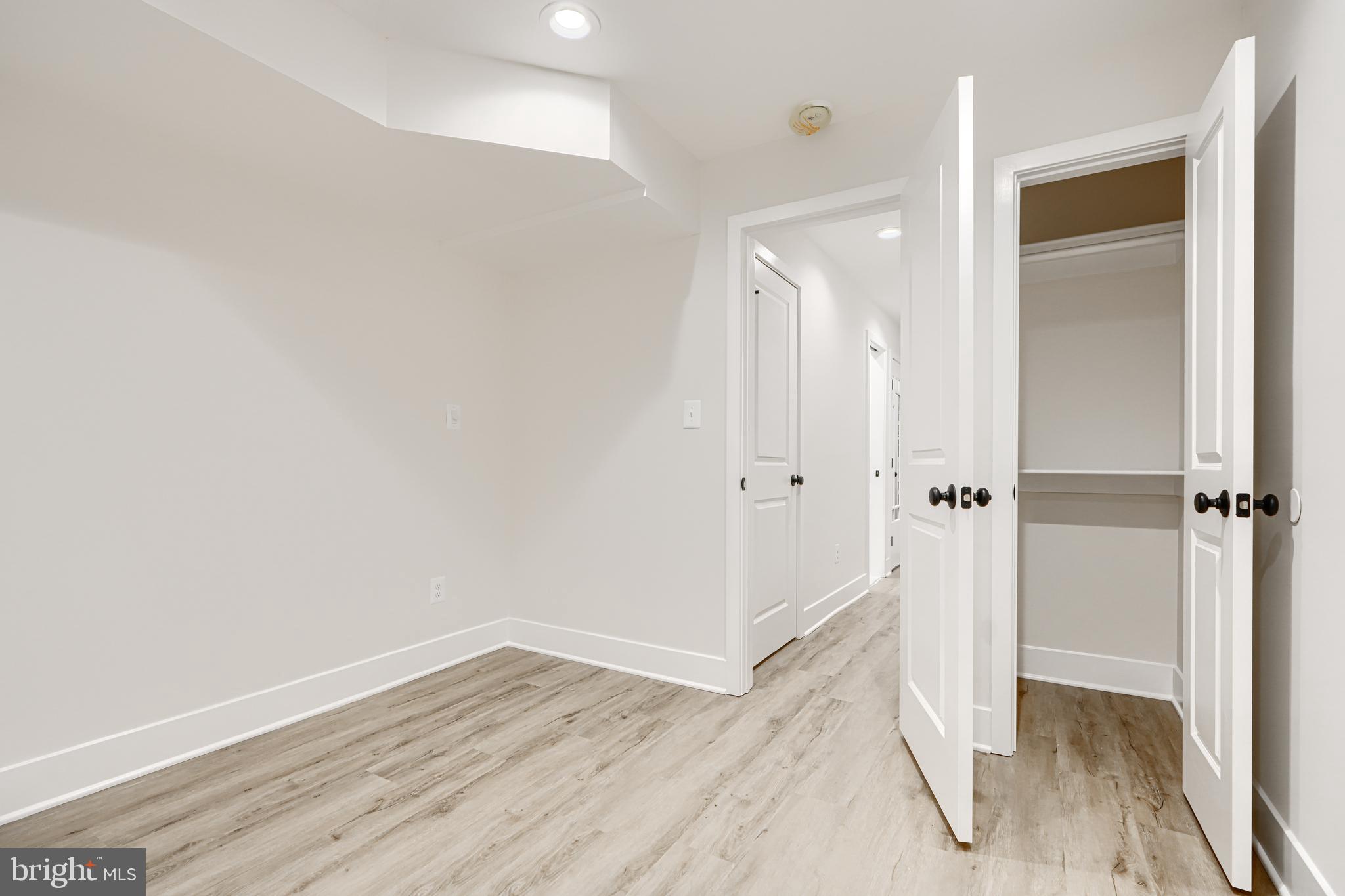 LOCUST POINT - Residential