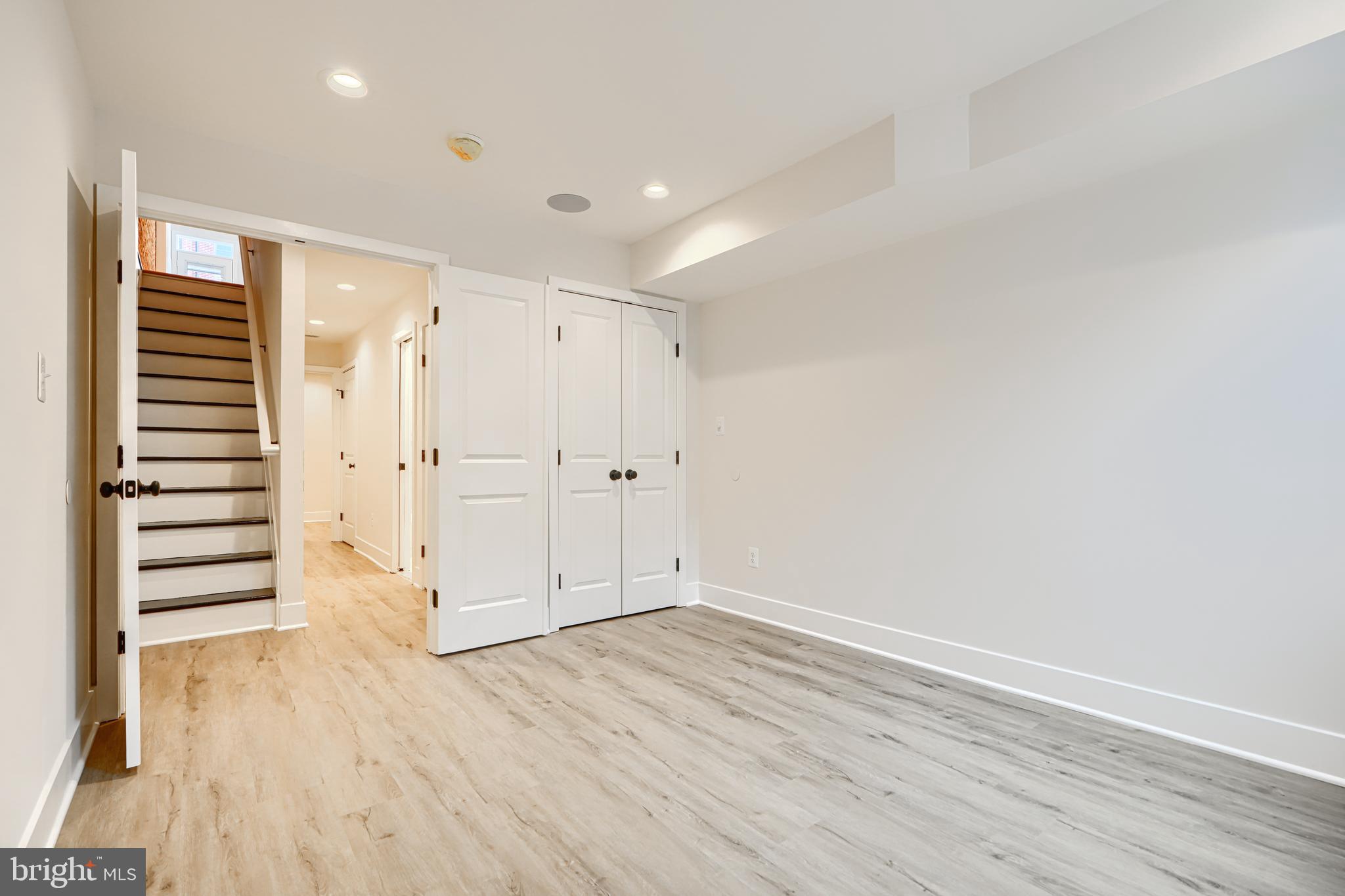 LOCUST POINT - Residential