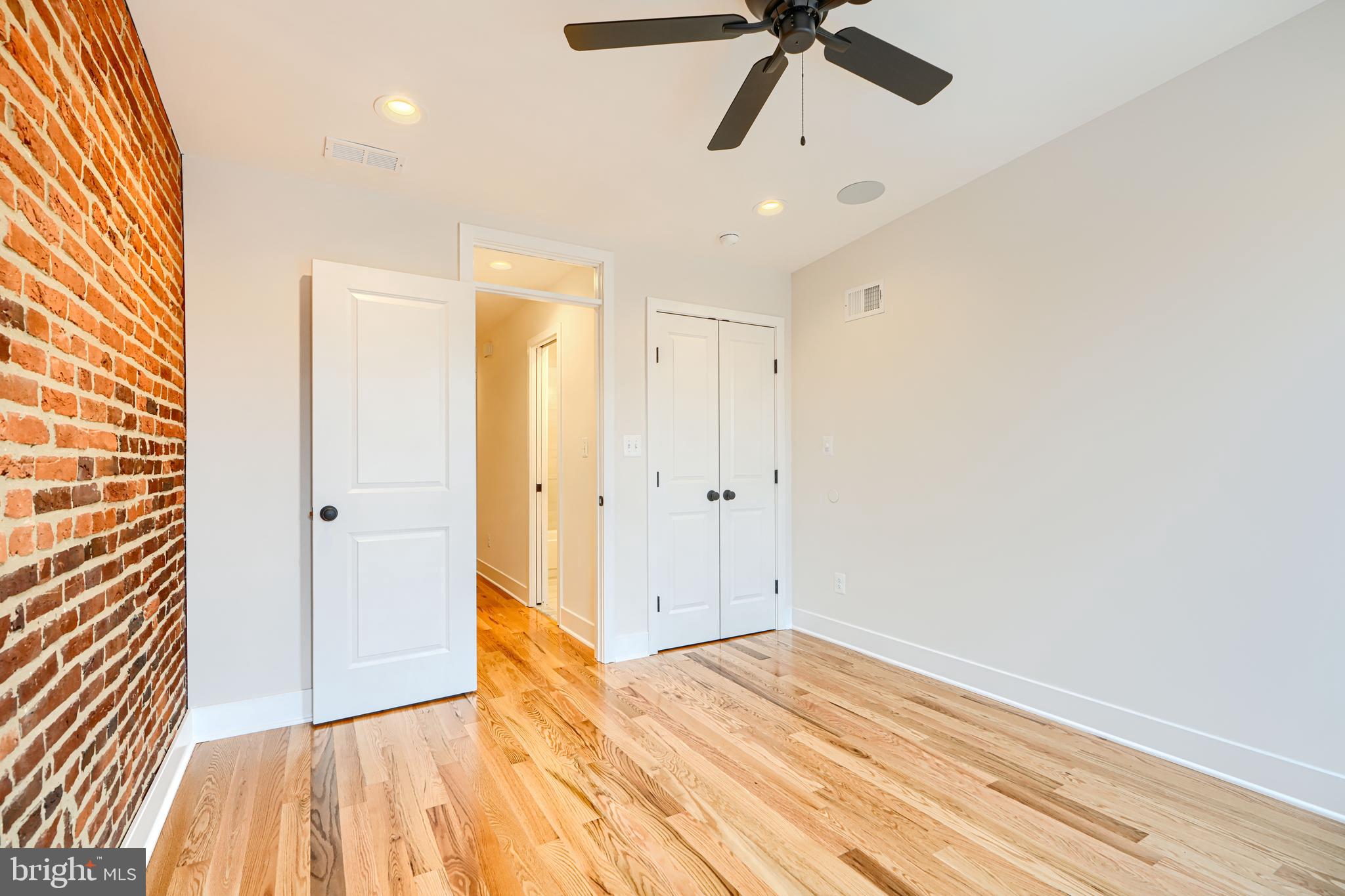 LOCUST POINT - Residential