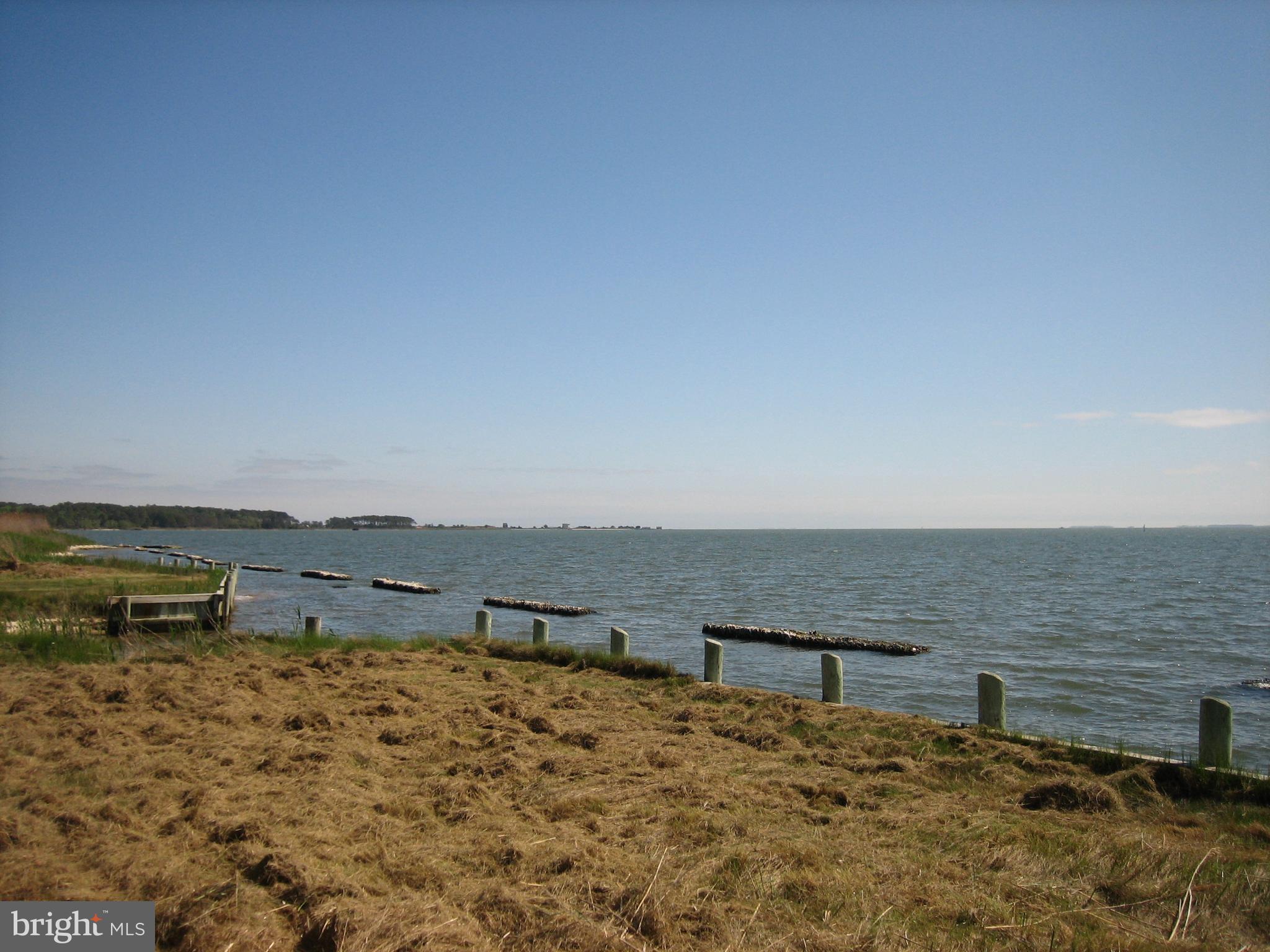 CAPTAIN'S COVE - Land