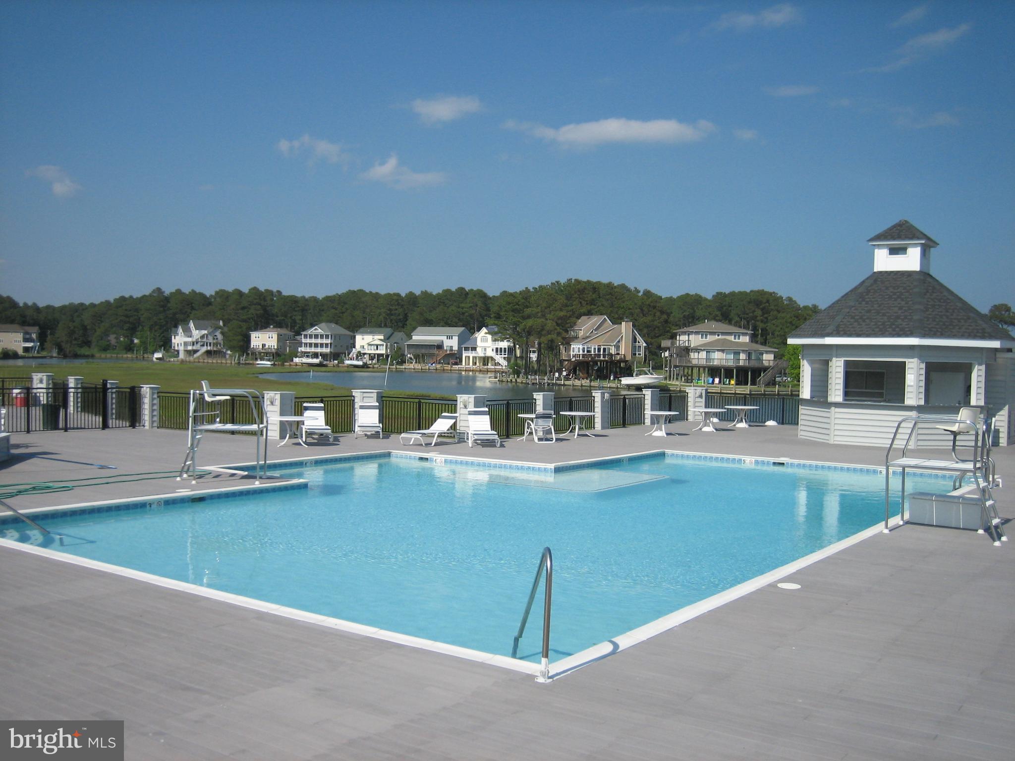 CAPTAIN'S COVE - Land
