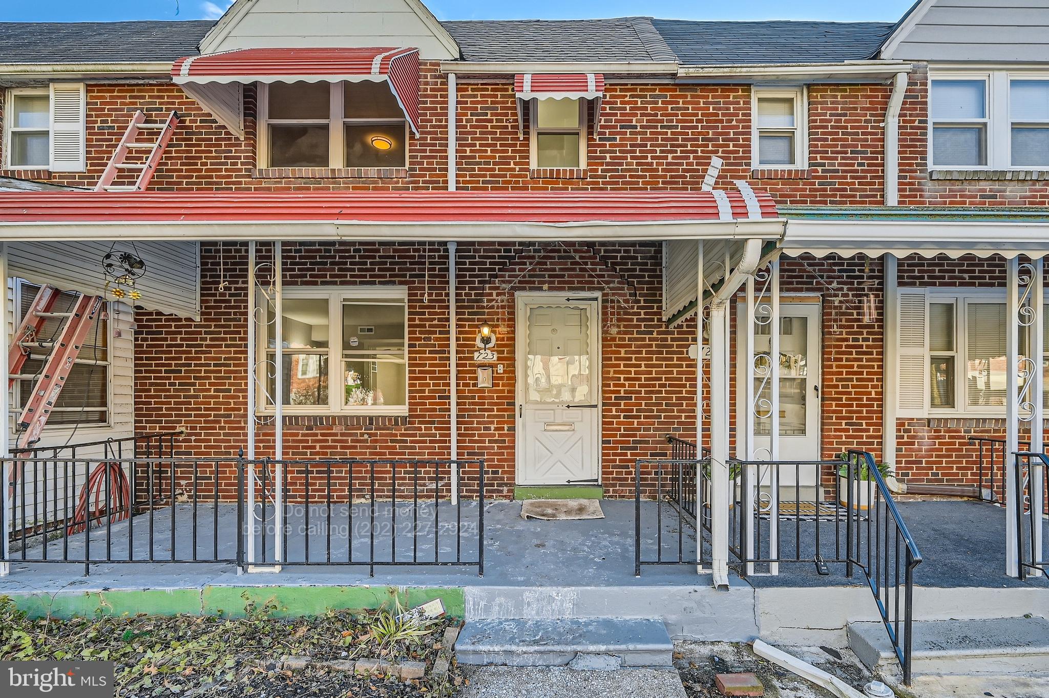 Turnkey Home with Rental License – Perfect for Investors or Homeowners! Welcome to 723 Radnor Ave, a beautifully maintained 3-bedroom, 2-bathroom home featuring a fully updated basement and renovated bathrooms throughout. This move-in ready property offers a spacious layout, stylish finishes, and thoughtful upgrades that make it ideal for comfortable living or generating rental income. With a valid rental license, this home is an excellent opportunity for investors looking for a compliant and ready-to-rent property. Convenient Location: Situated in a well-connected area, this home is close to shopping, dining, and entertainment options, as well as major transportation routes, making daily commutes easy and efficient. Whether you're looking for a new family home or a strong investment, 723 Radnor Ave offers a perfect blend of comfort, style, and convenience. Don’t miss out—schedule a viewing today and see the possibilities this property has to offer! ACT FAST, WILL NOT L
AST!