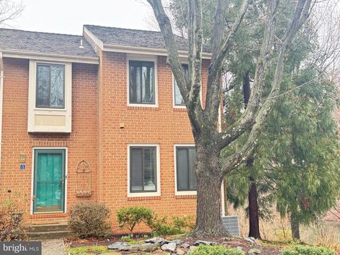 Photo of 2012 Swans Neck Way, RESTON, VA 20191 (MLS # VAFX2294470)