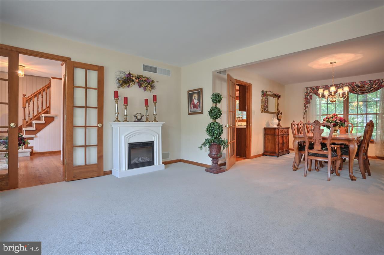 SUNNY HILL FARMS - Residential