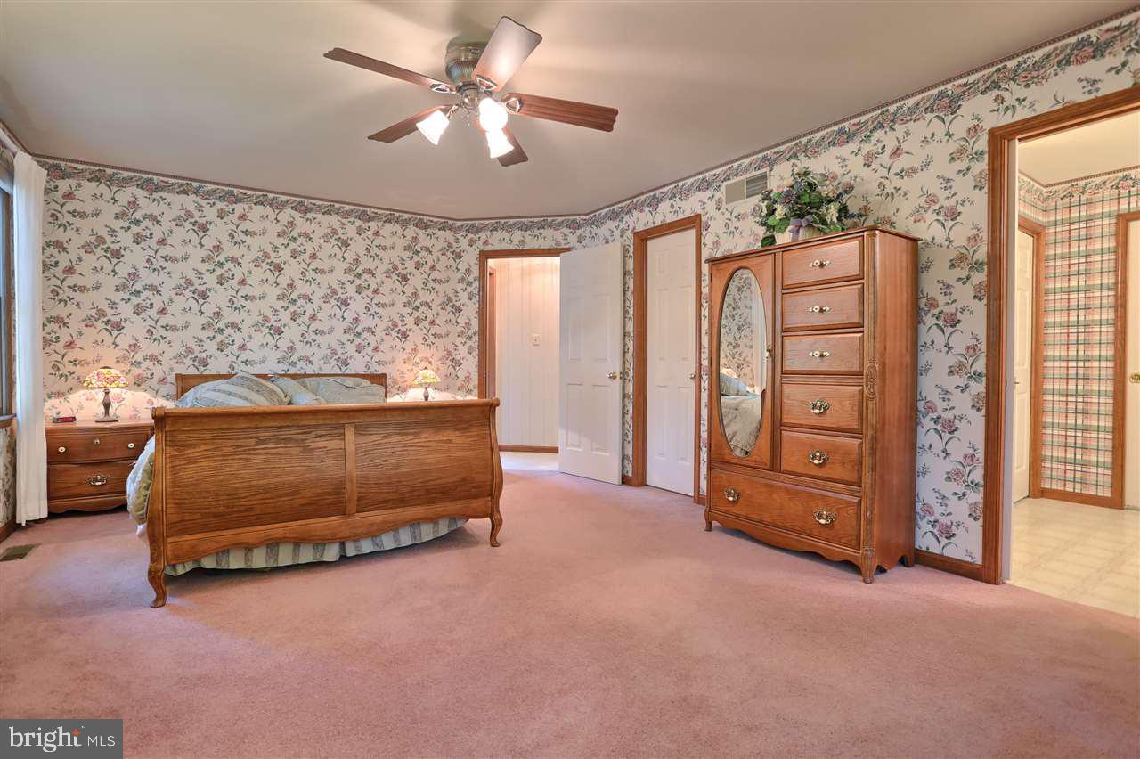 SUNNY HILL FARMS - Residential