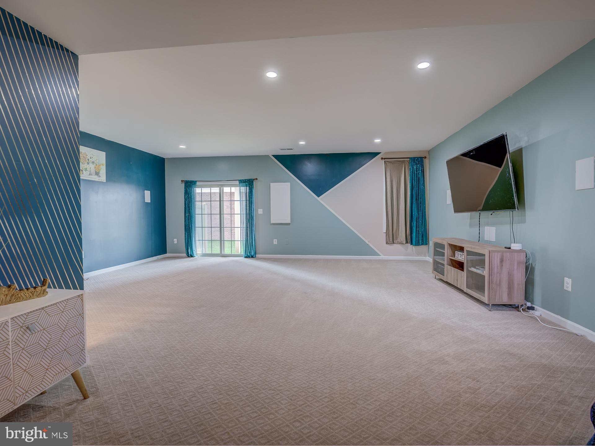 LOUDOUN VALLEY ESTATES 2 - Residential Lease