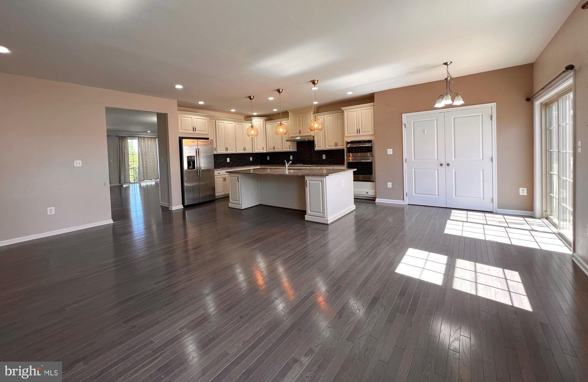 LOUDOUN VALLEY ESTATES 2 - Residential Lease