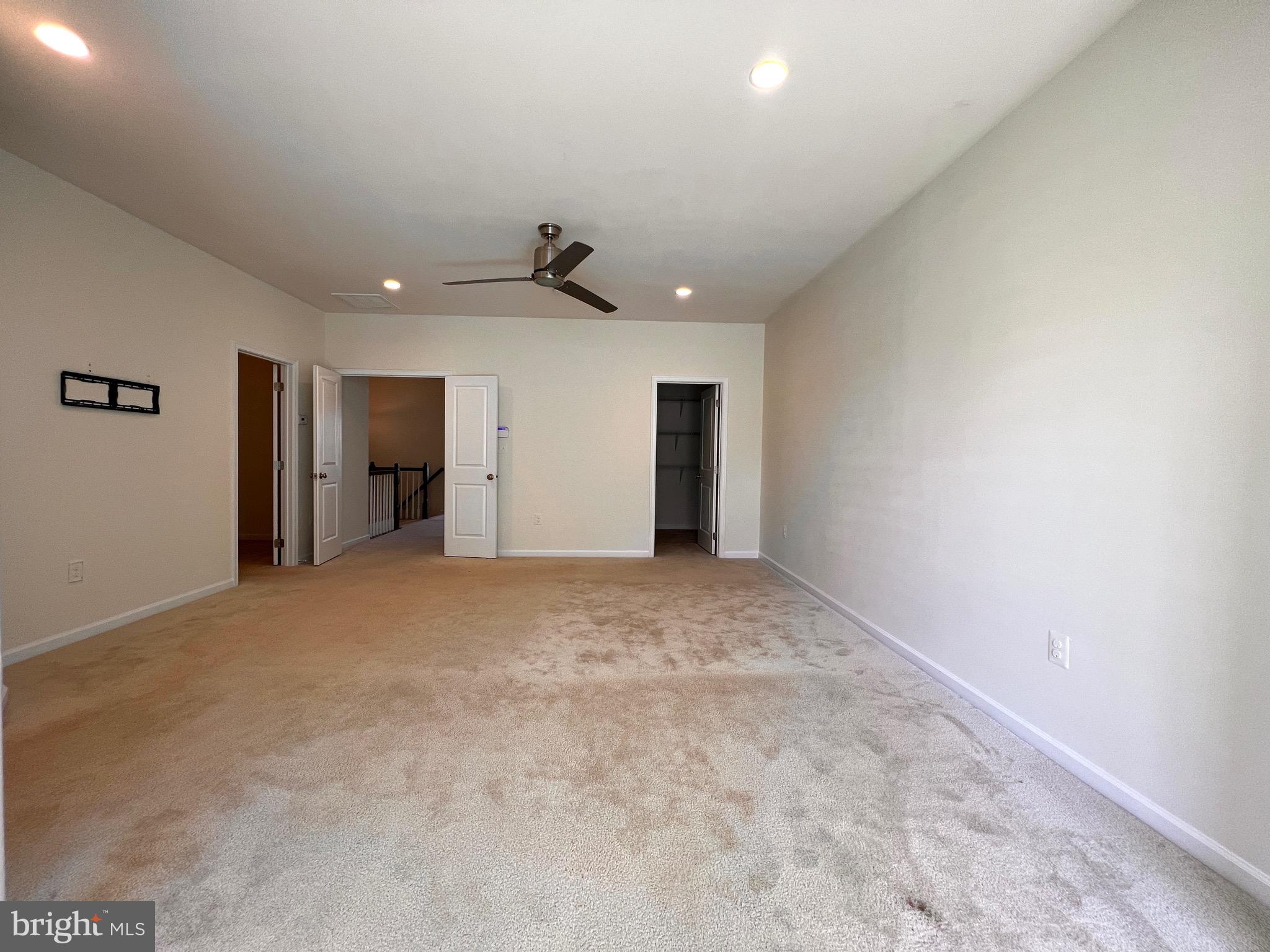 LOUDOUN VALLEY ESTATES 2 - Residential Lease