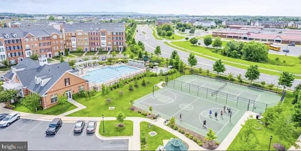 LOUDOUN VALLEY ESTATES 2 - Residential Lease