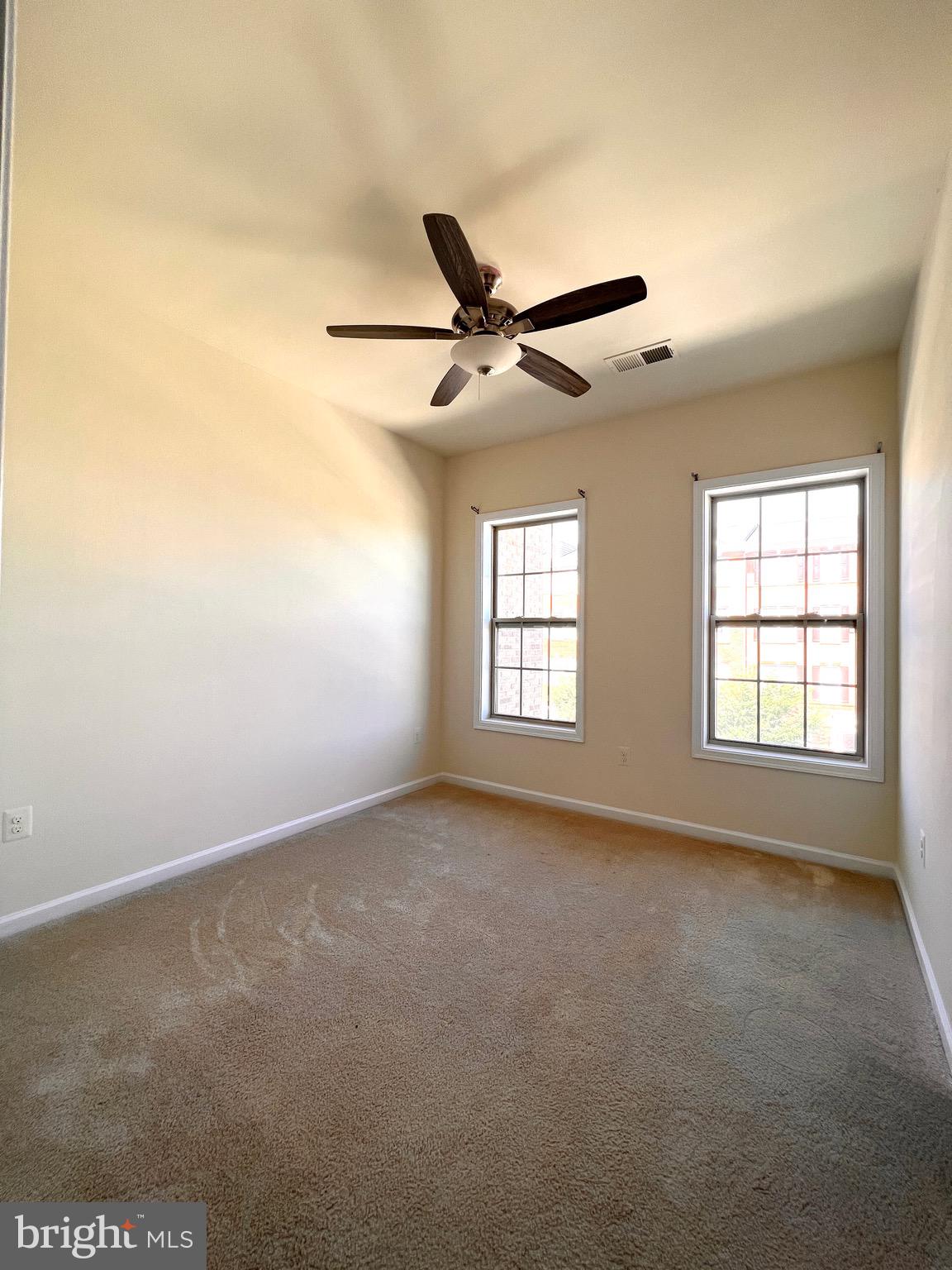 LOUDOUN VALLEY ESTATES 2 - Residential Lease