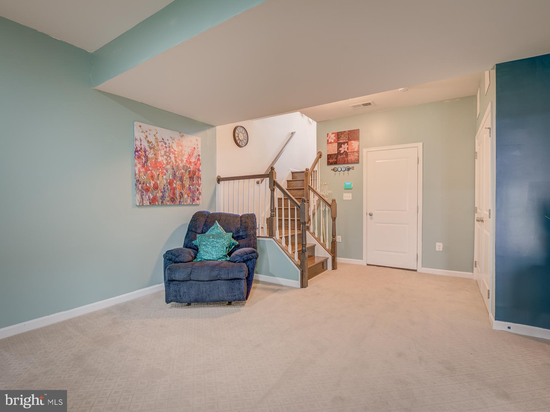 LOUDOUN VALLEY ESTATES 2 - Residential Lease