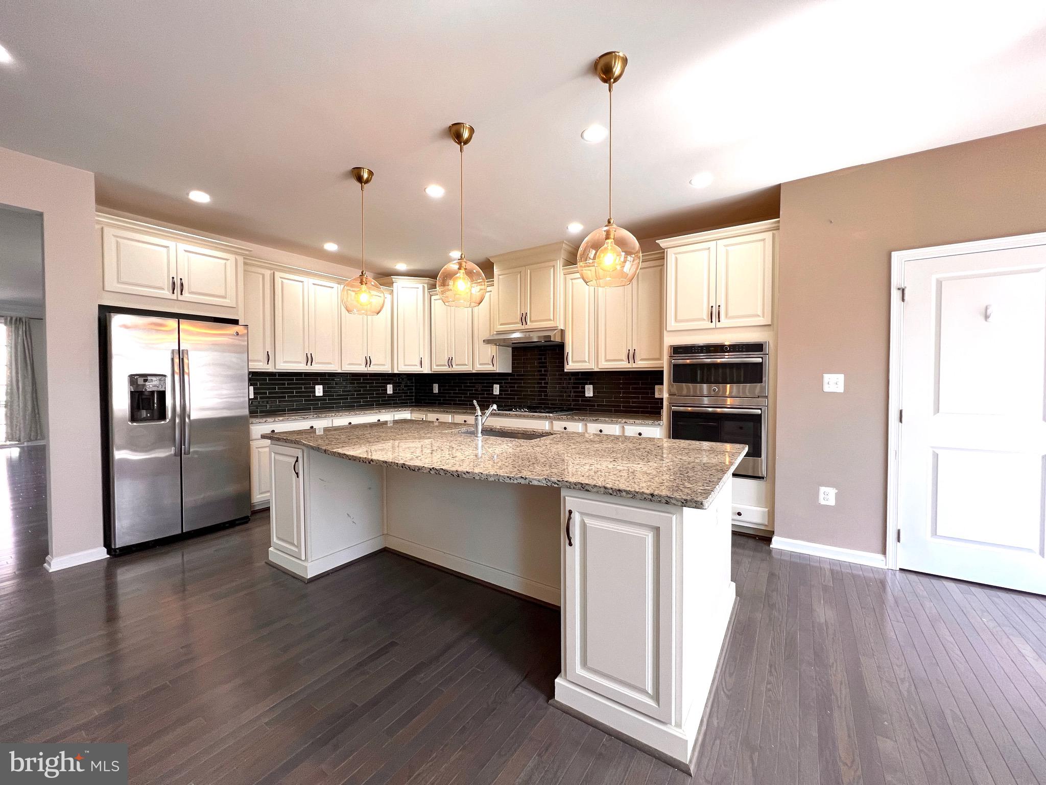 LOUDOUN VALLEY ESTATES 2 - Residential Lease