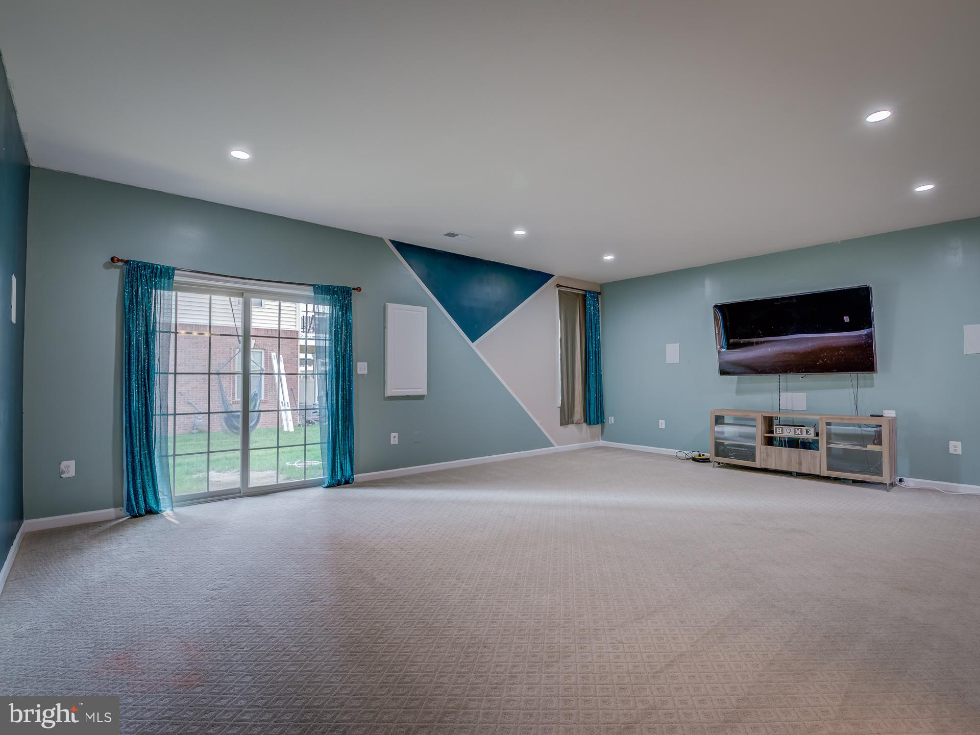 LOUDOUN VALLEY ESTATES 2 - Residential Lease