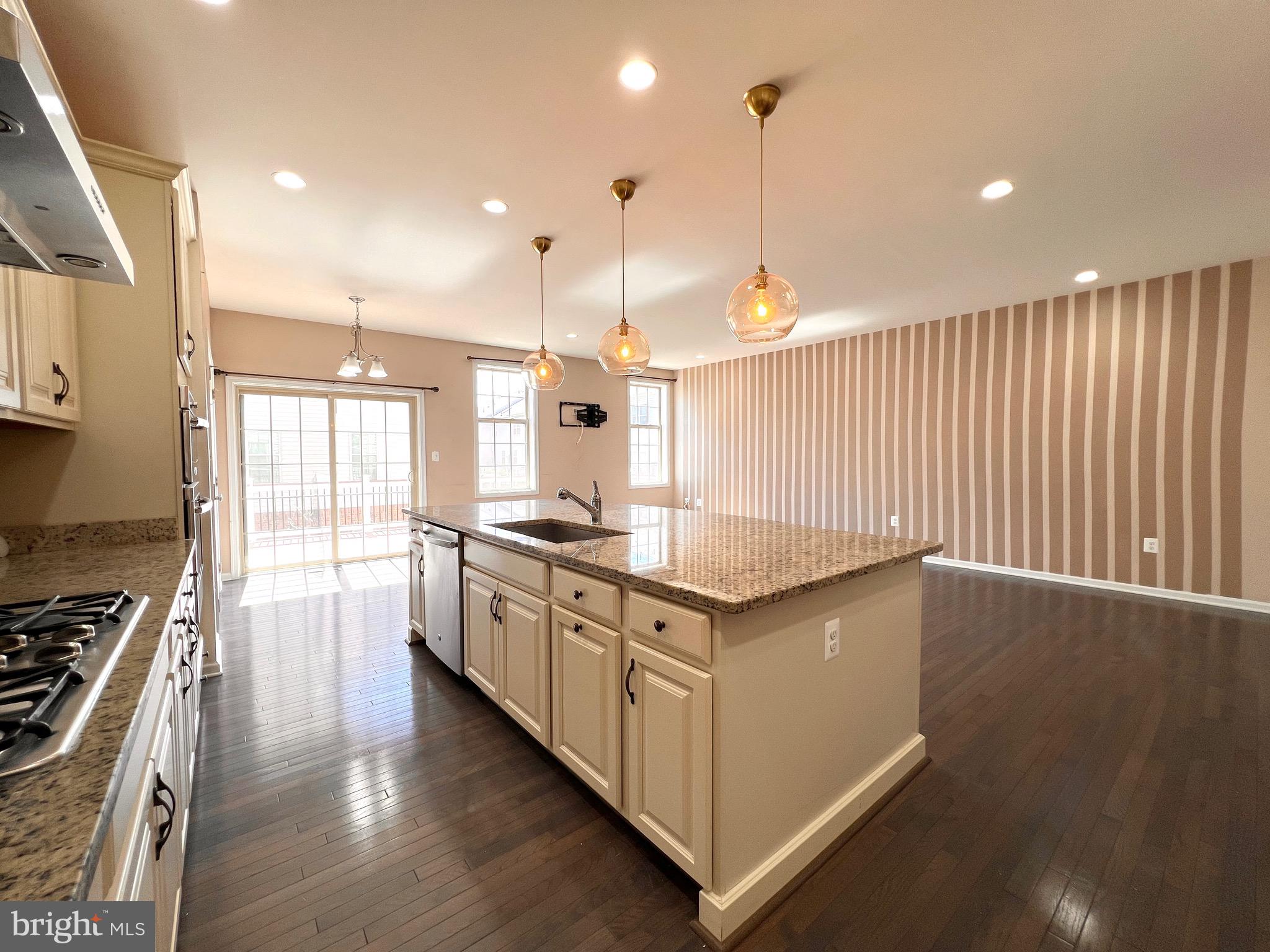 LOUDOUN VALLEY ESTATES 2 - Residential Lease