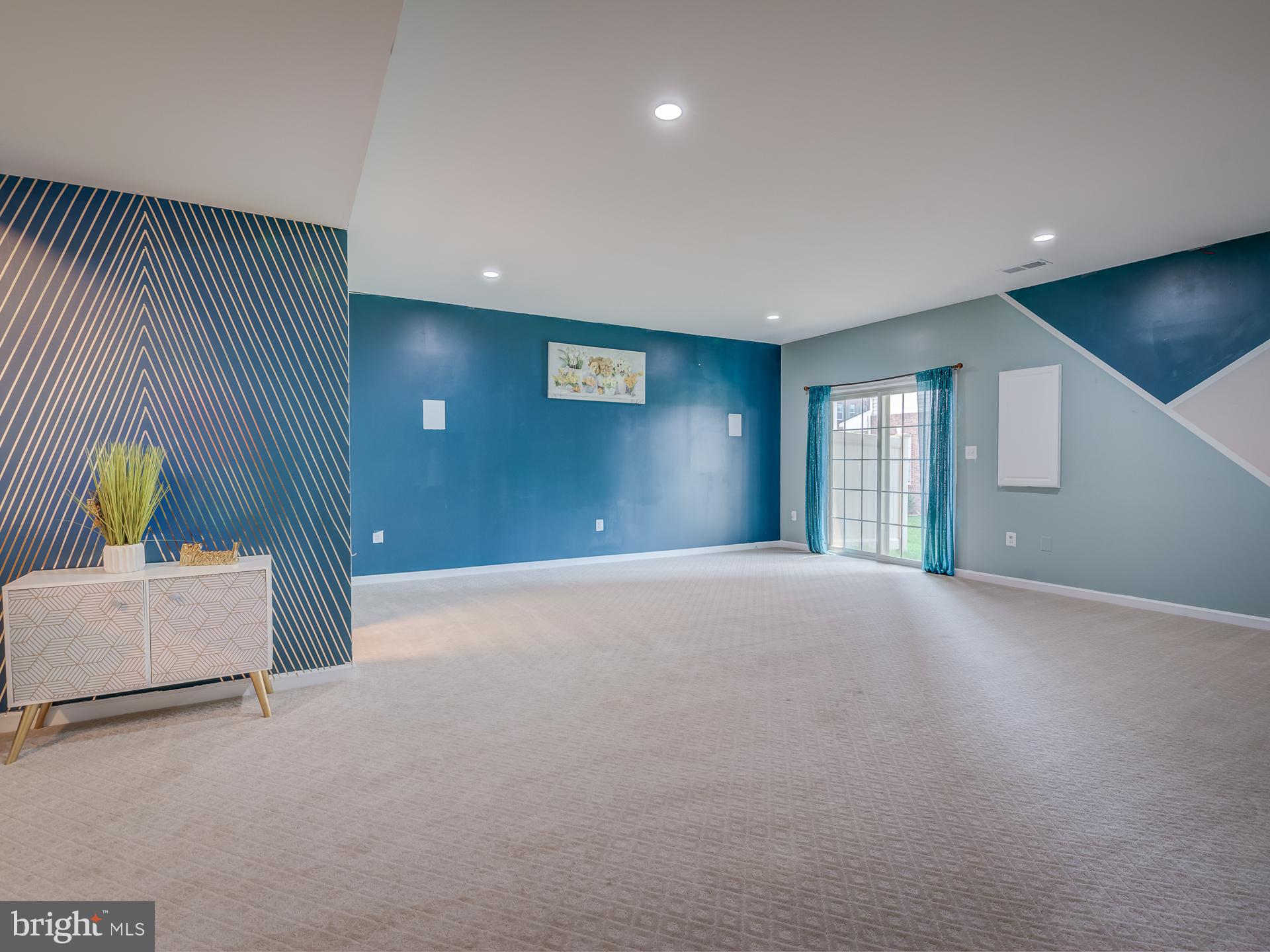 LOUDOUN VALLEY ESTATES 2 - Residential Lease