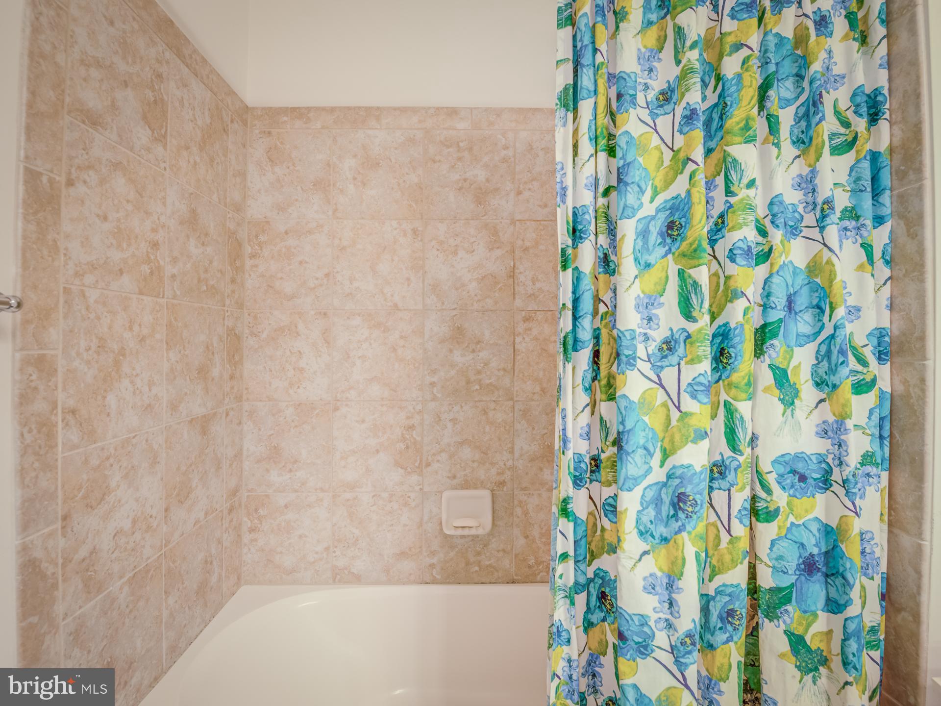 LOUDOUN VALLEY ESTATES 2 - Residential Lease