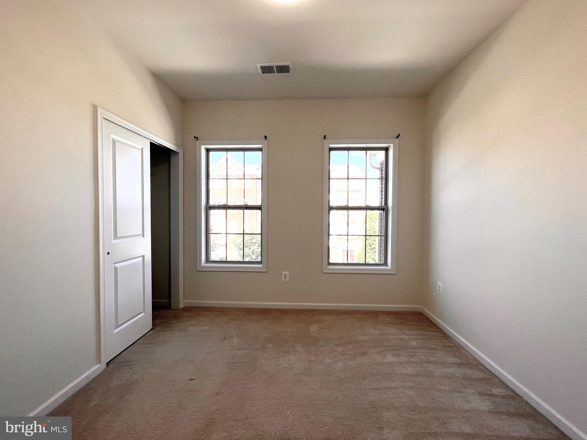 LOUDOUN VALLEY ESTATES 2 - Residential Lease