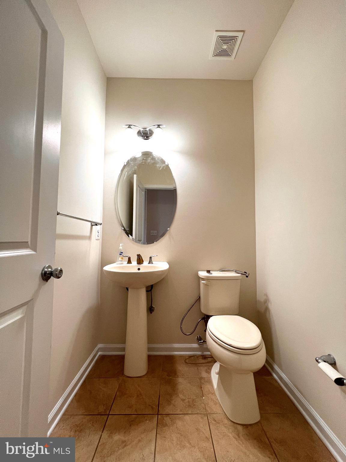 LOUDOUN VALLEY ESTATES 2 - Residential Lease