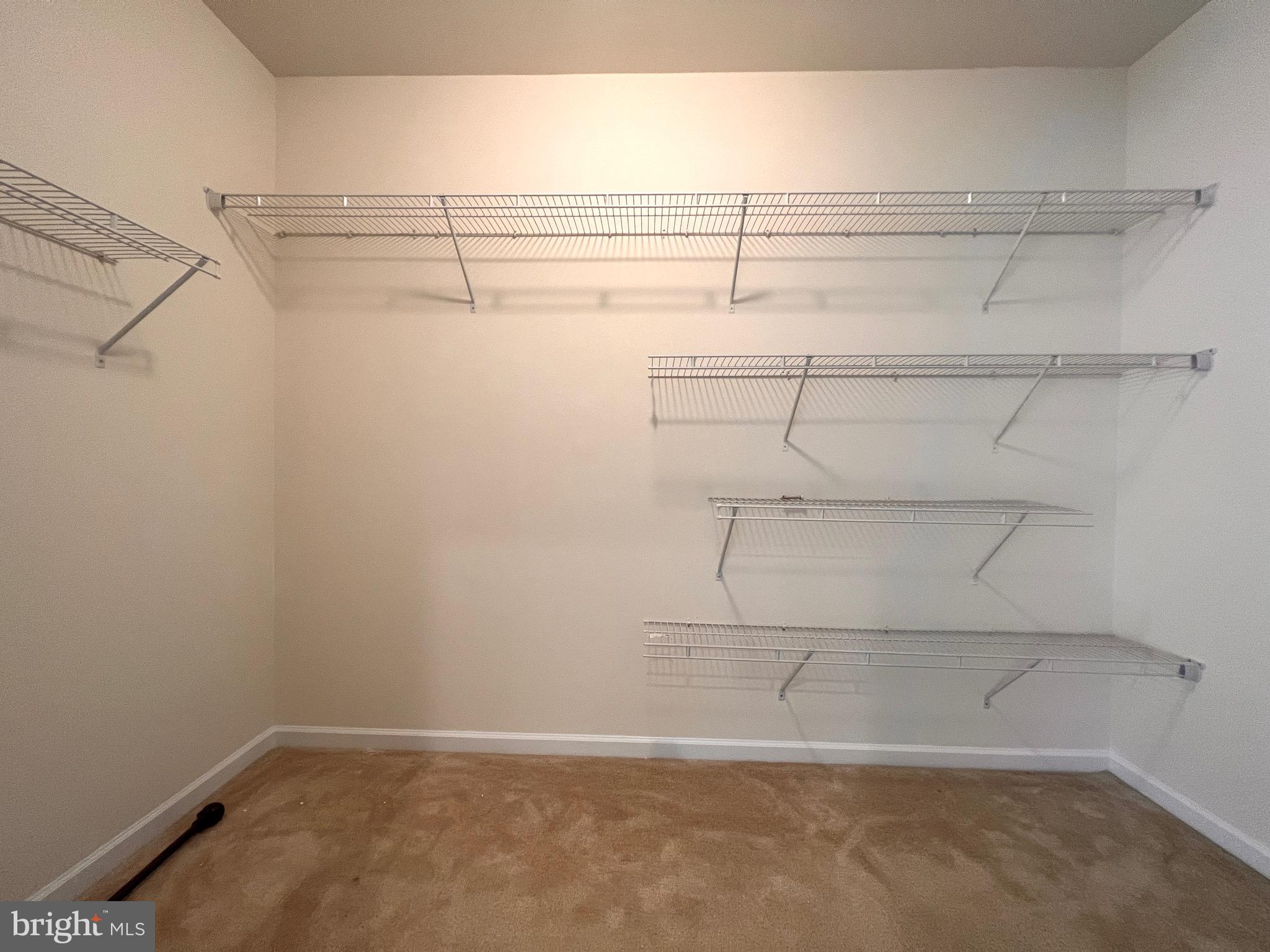 LOUDOUN VALLEY ESTATES 2 - Residential Lease