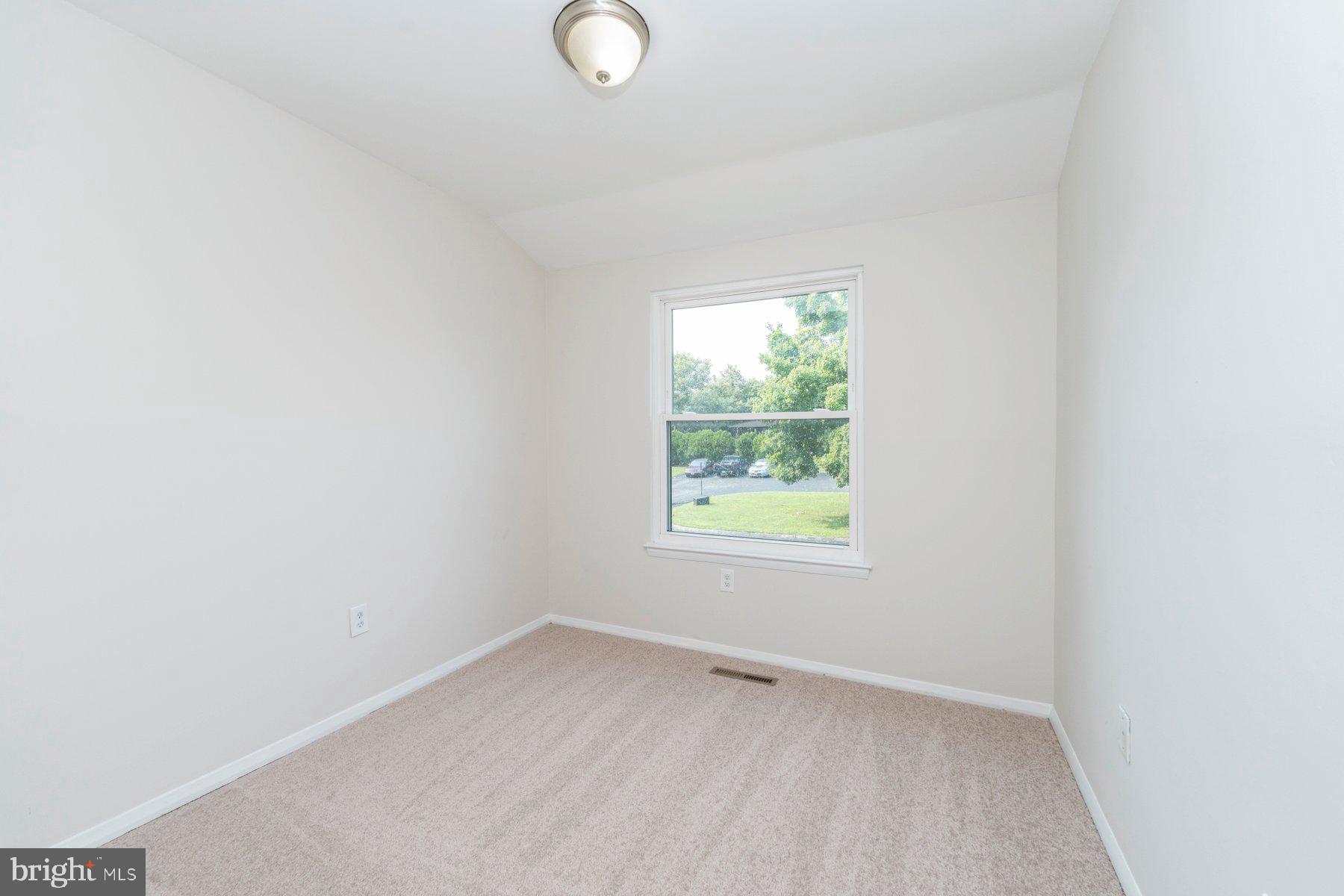 SEVEN COURTS - Residential