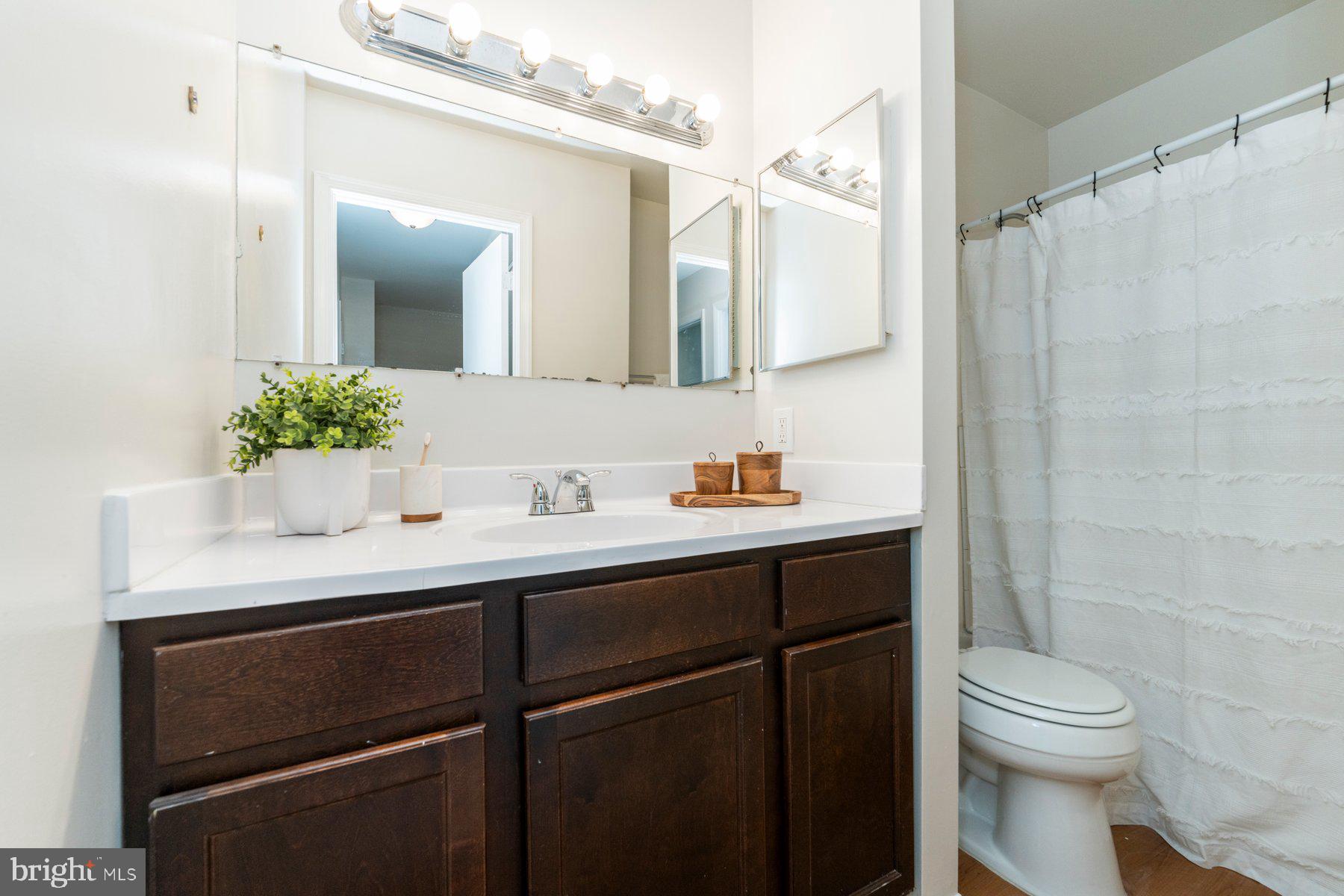 SEVEN COURTS - Residential