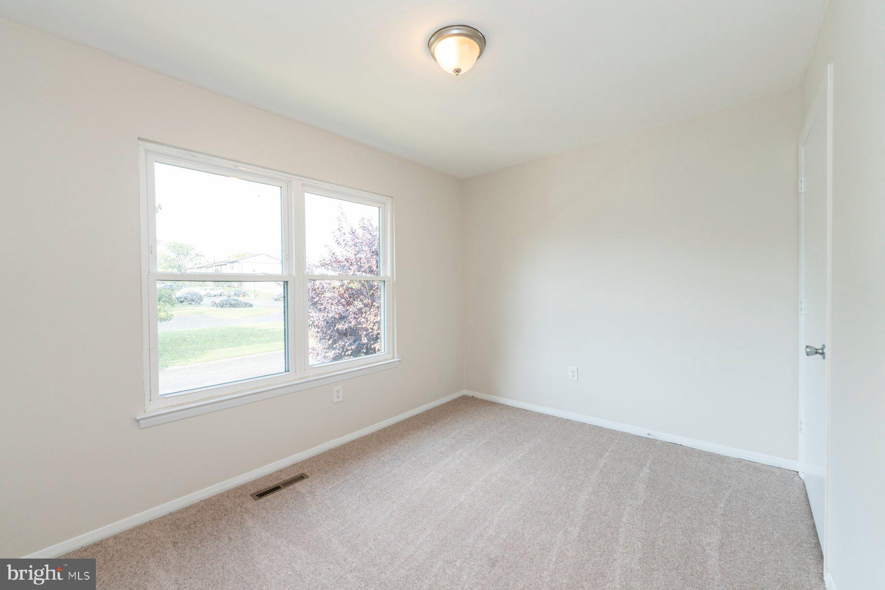 SEVEN COURTS - Residential