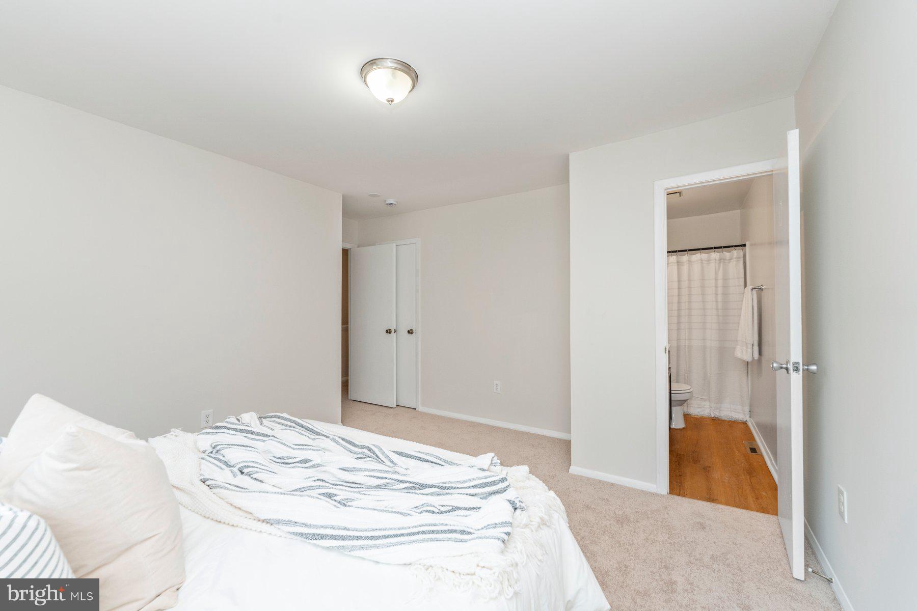 SEVEN COURTS - Residential