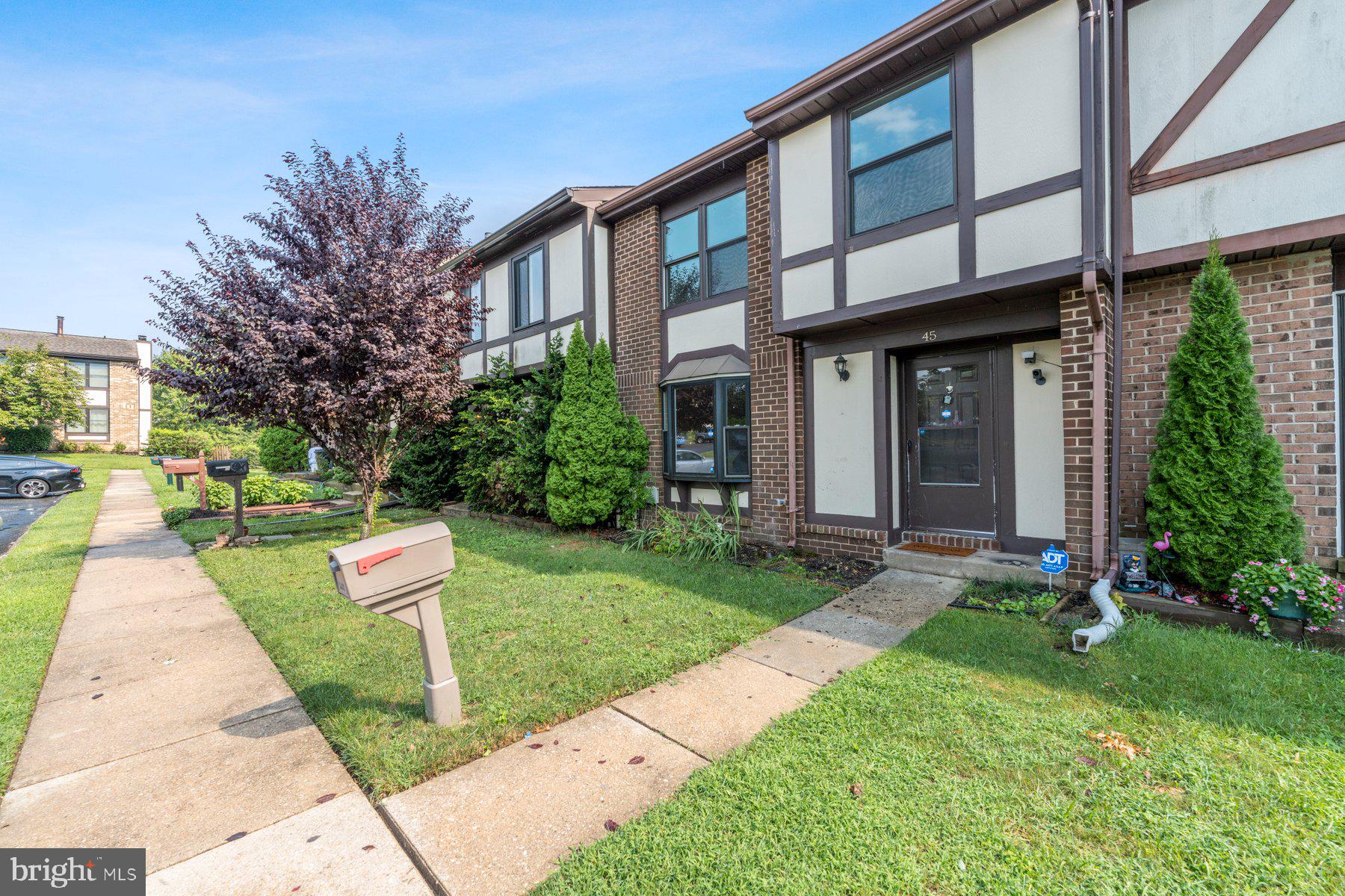 SEVEN COURTS - Residential