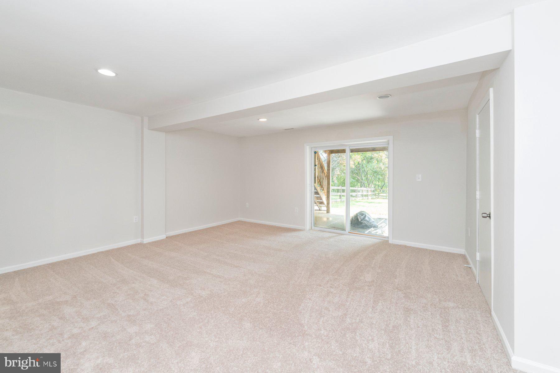 SEVEN COURTS - Residential