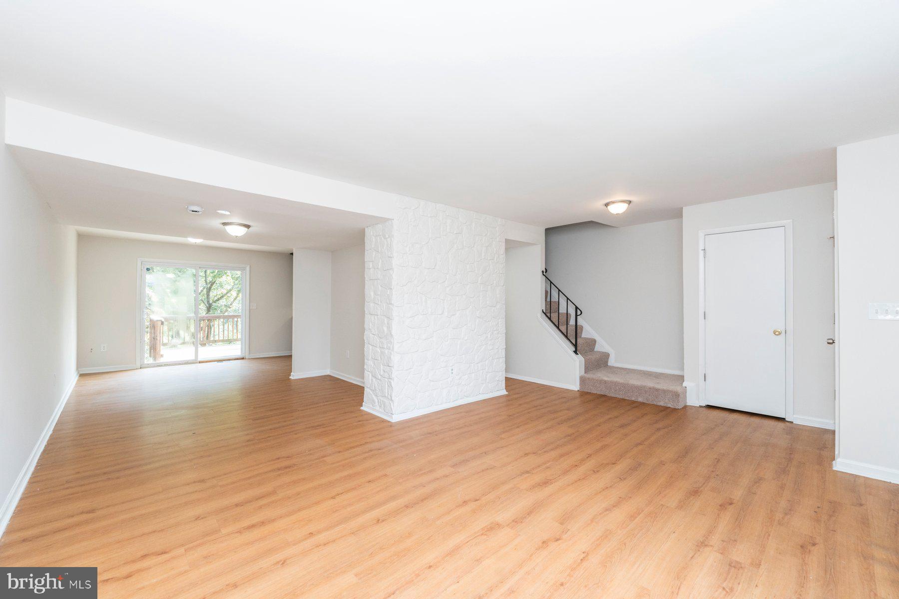 SEVEN COURTS - Residential