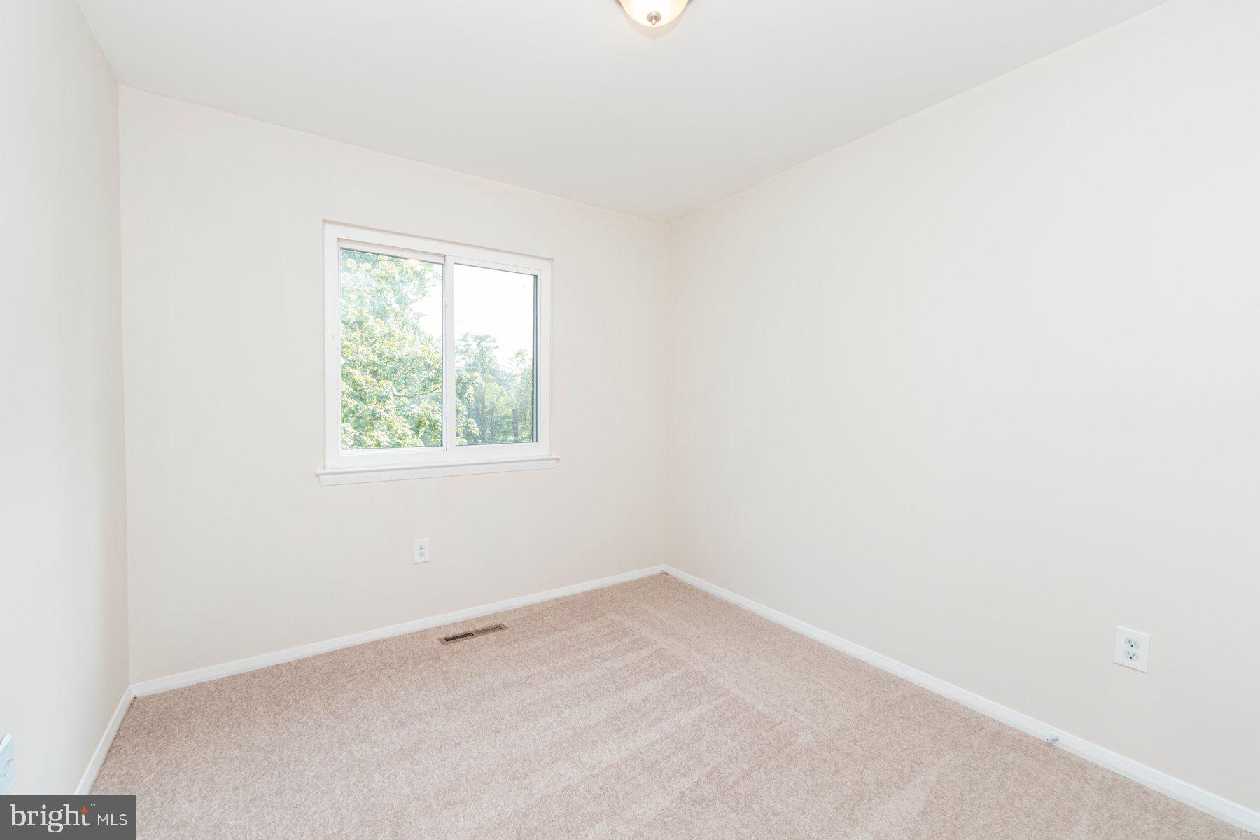 SEVEN COURTS - Residential