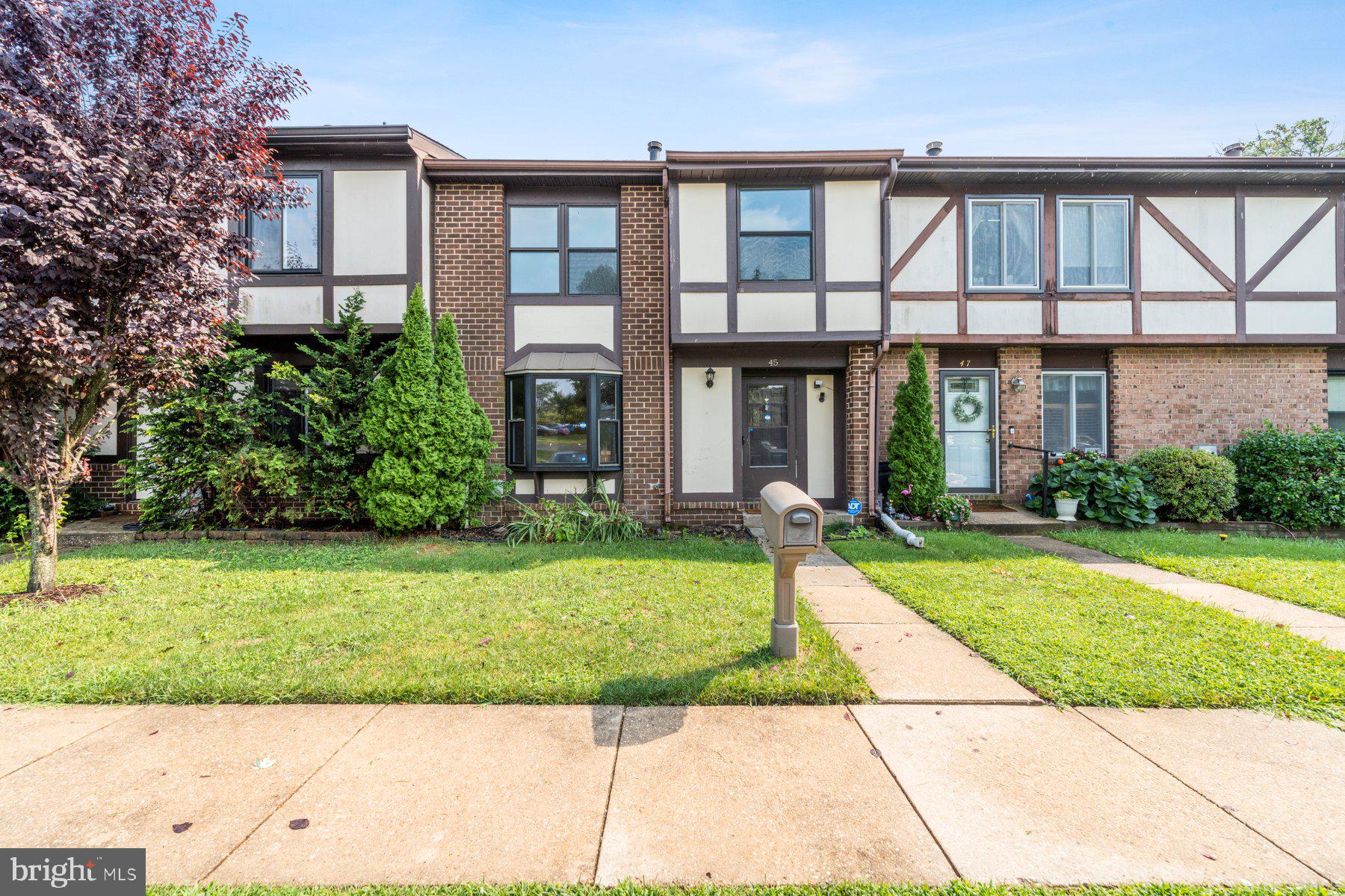 SEVEN COURTS - Residential