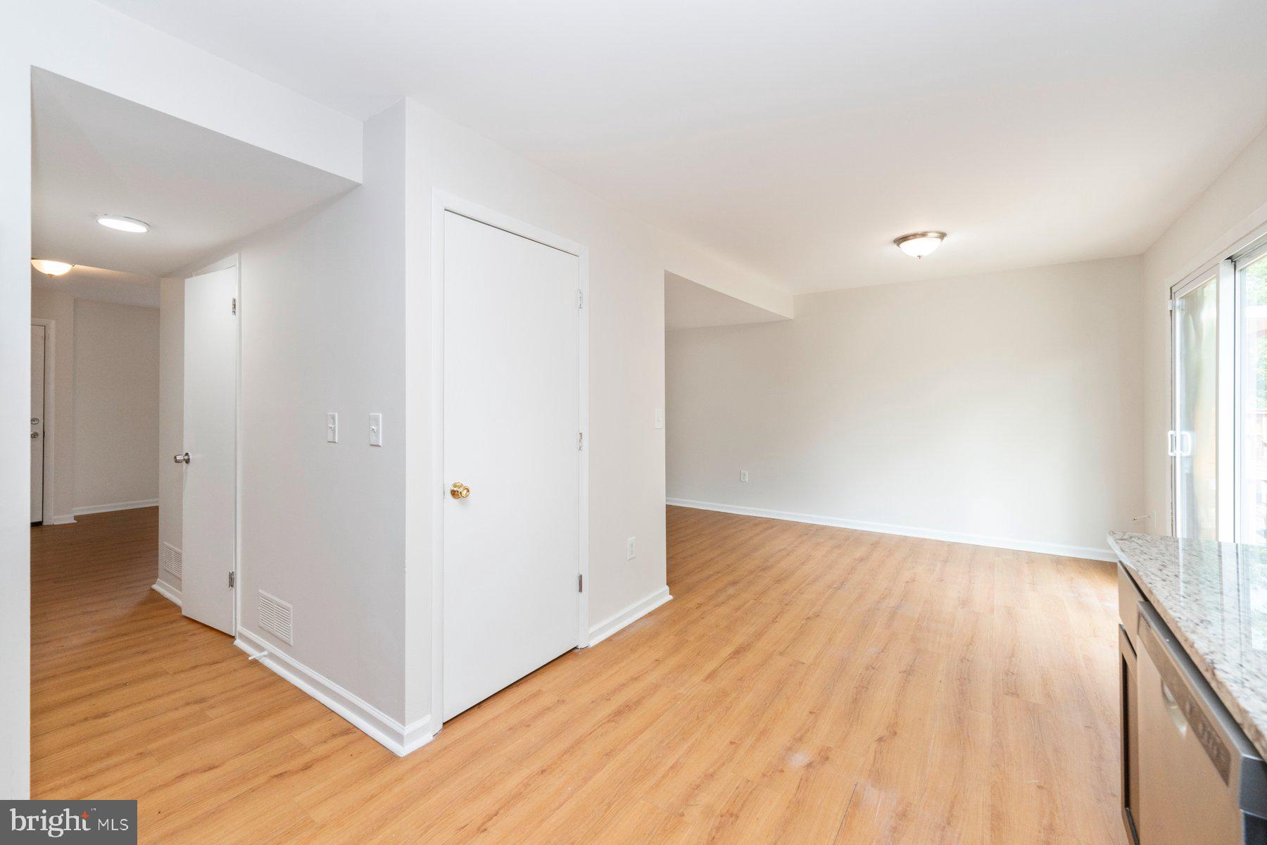 SEVEN COURTS - Residential