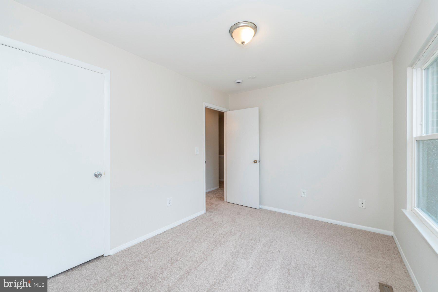 SEVEN COURTS - Residential