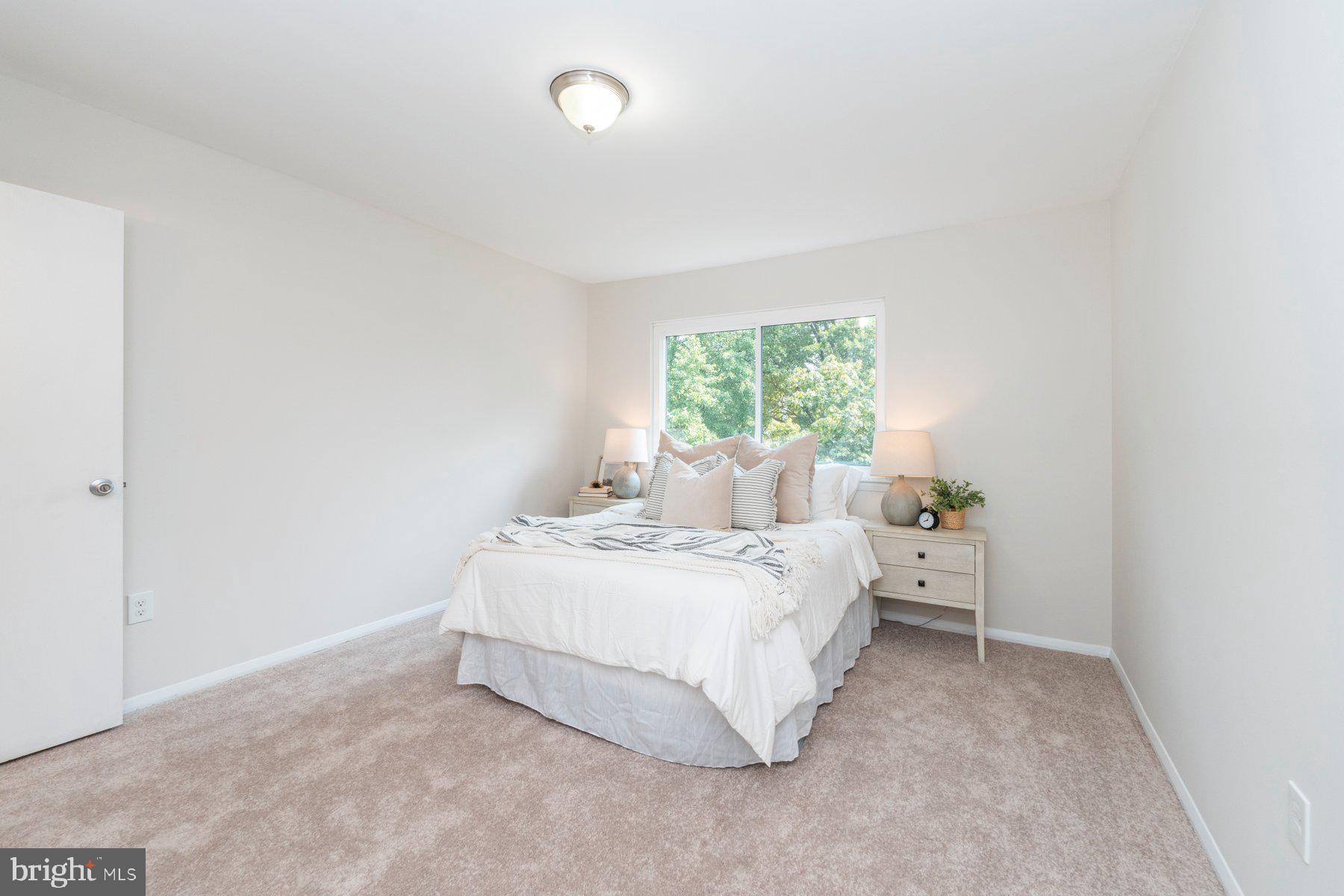 SEVEN COURTS - Residential