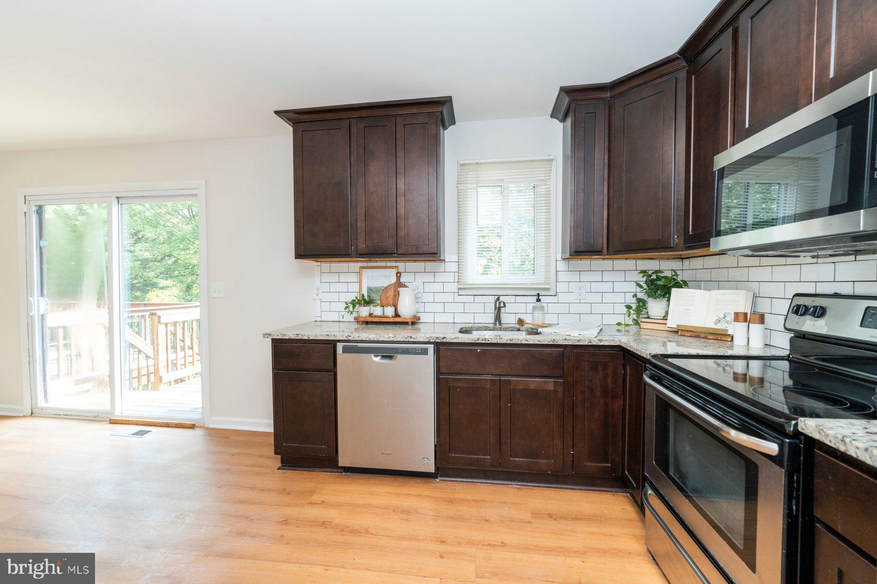 SEVEN COURTS - Residential