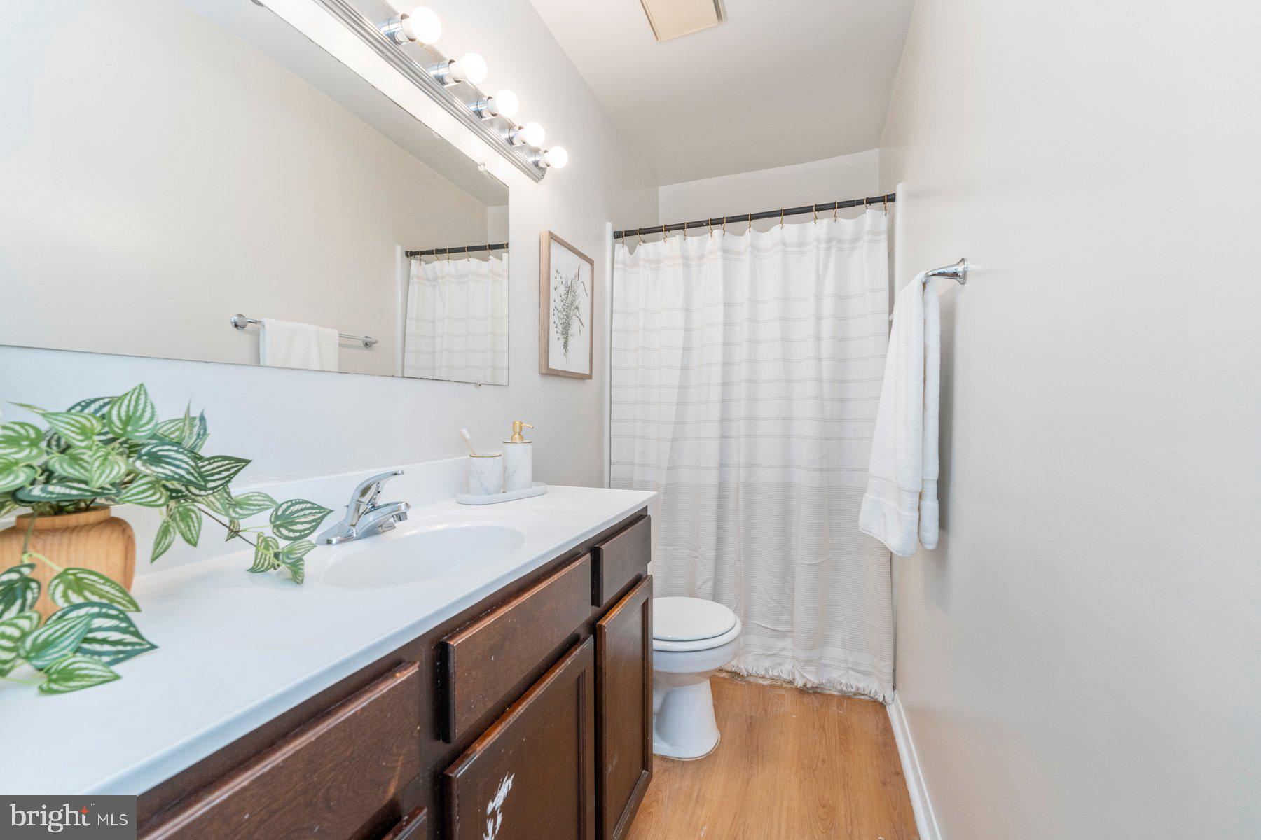 SEVEN COURTS - Residential