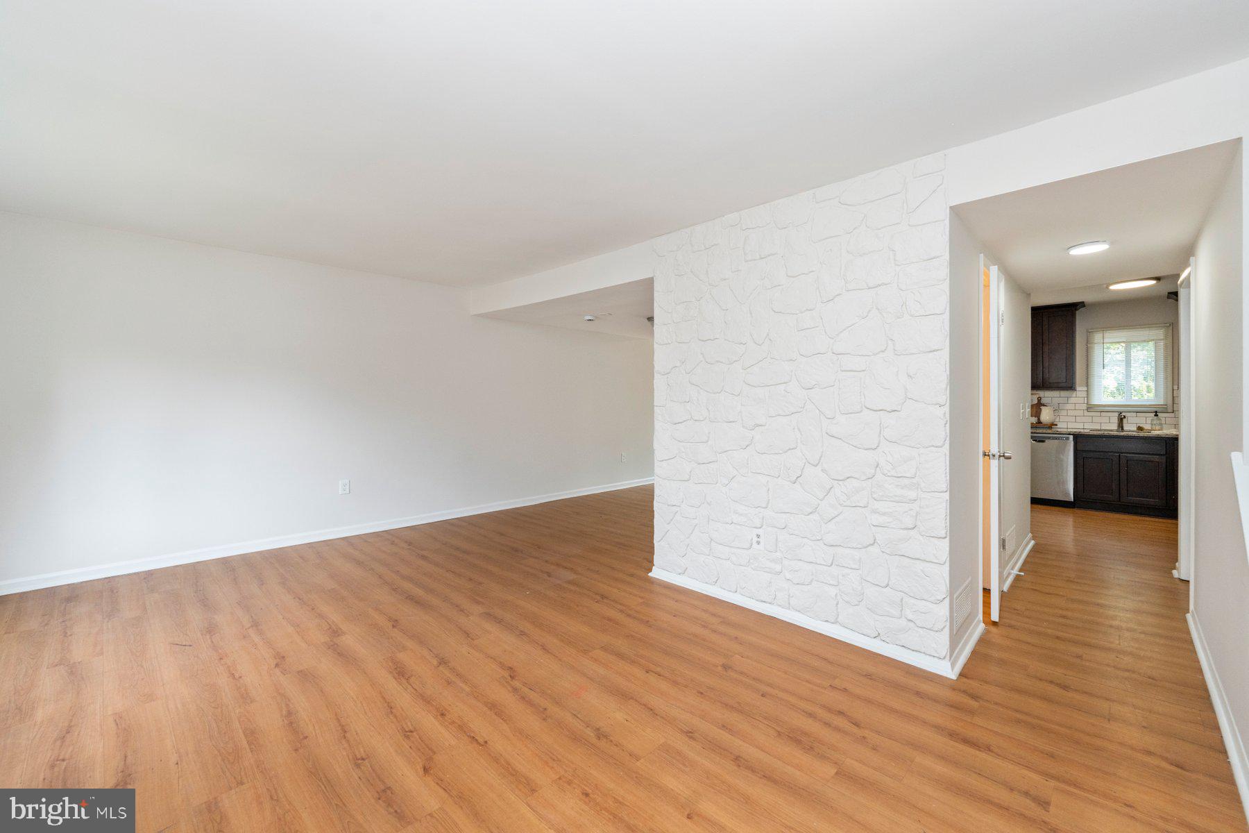 SEVEN COURTS - Residential