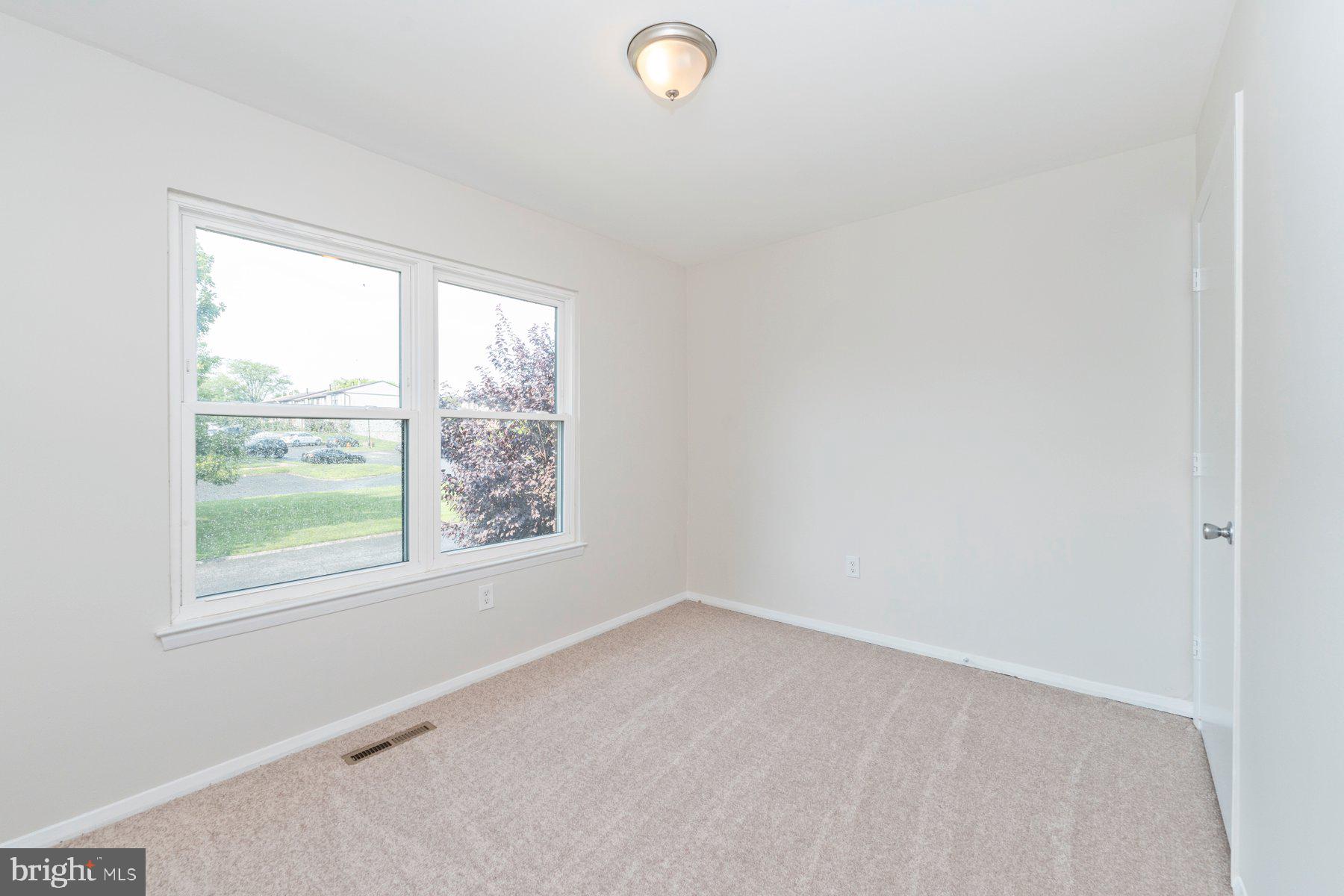 SEVEN COURTS - Residential