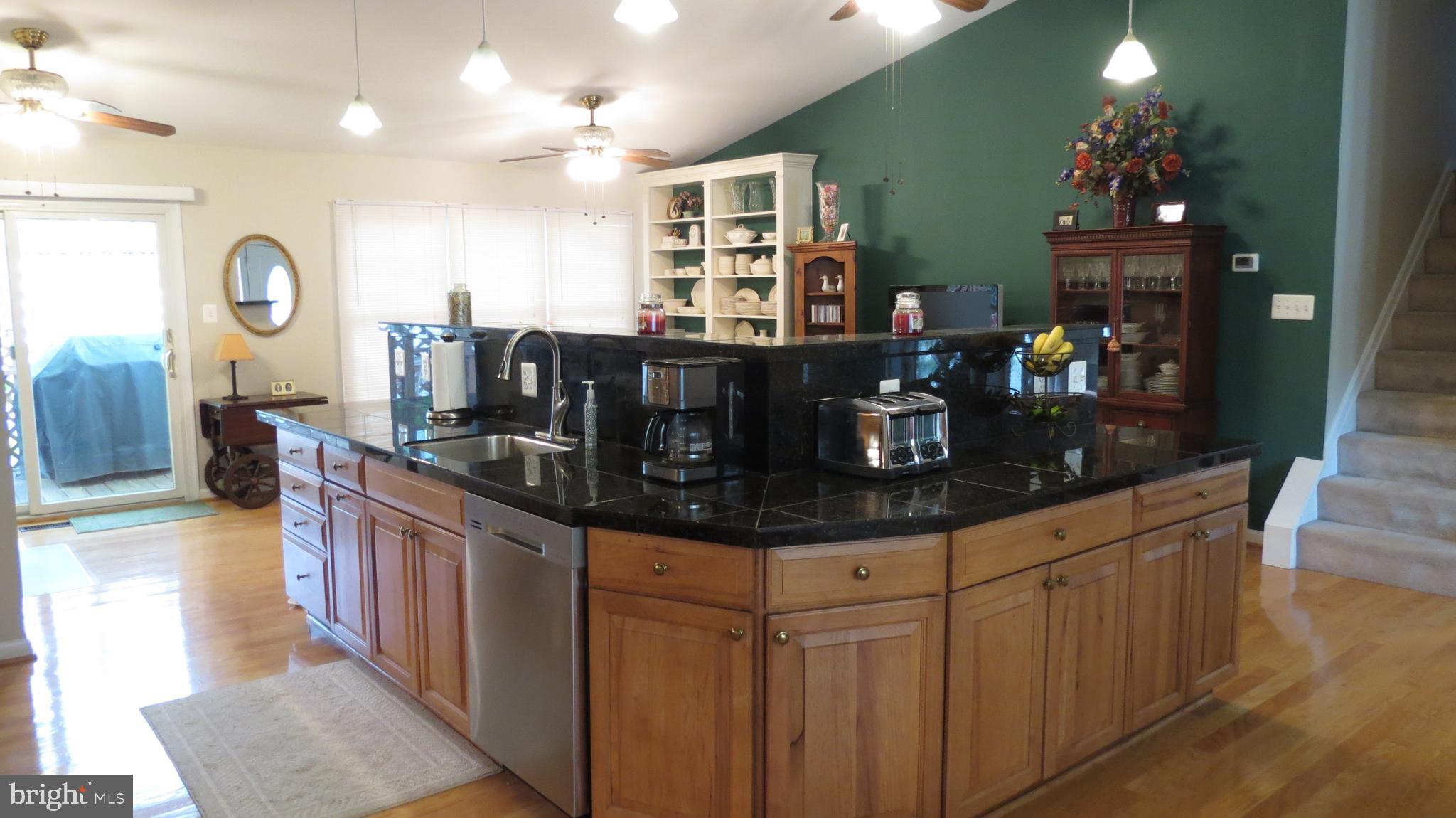 KINGSTON CHASE - Residential